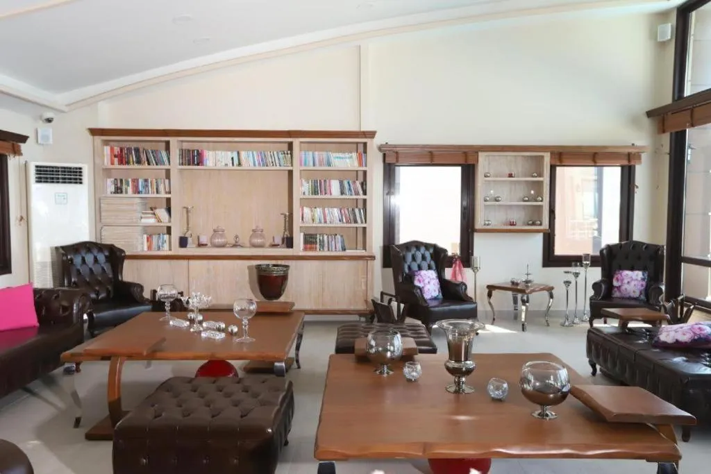 Library in Blue Pier Hotel