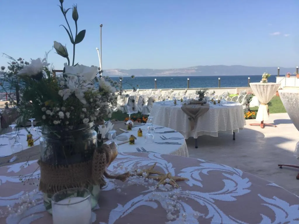 Restaurant/places to eat in Blue Pier Hotel