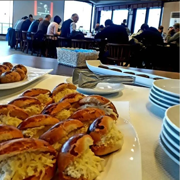 Restaurant/places to eat in Blue Pier Hotel