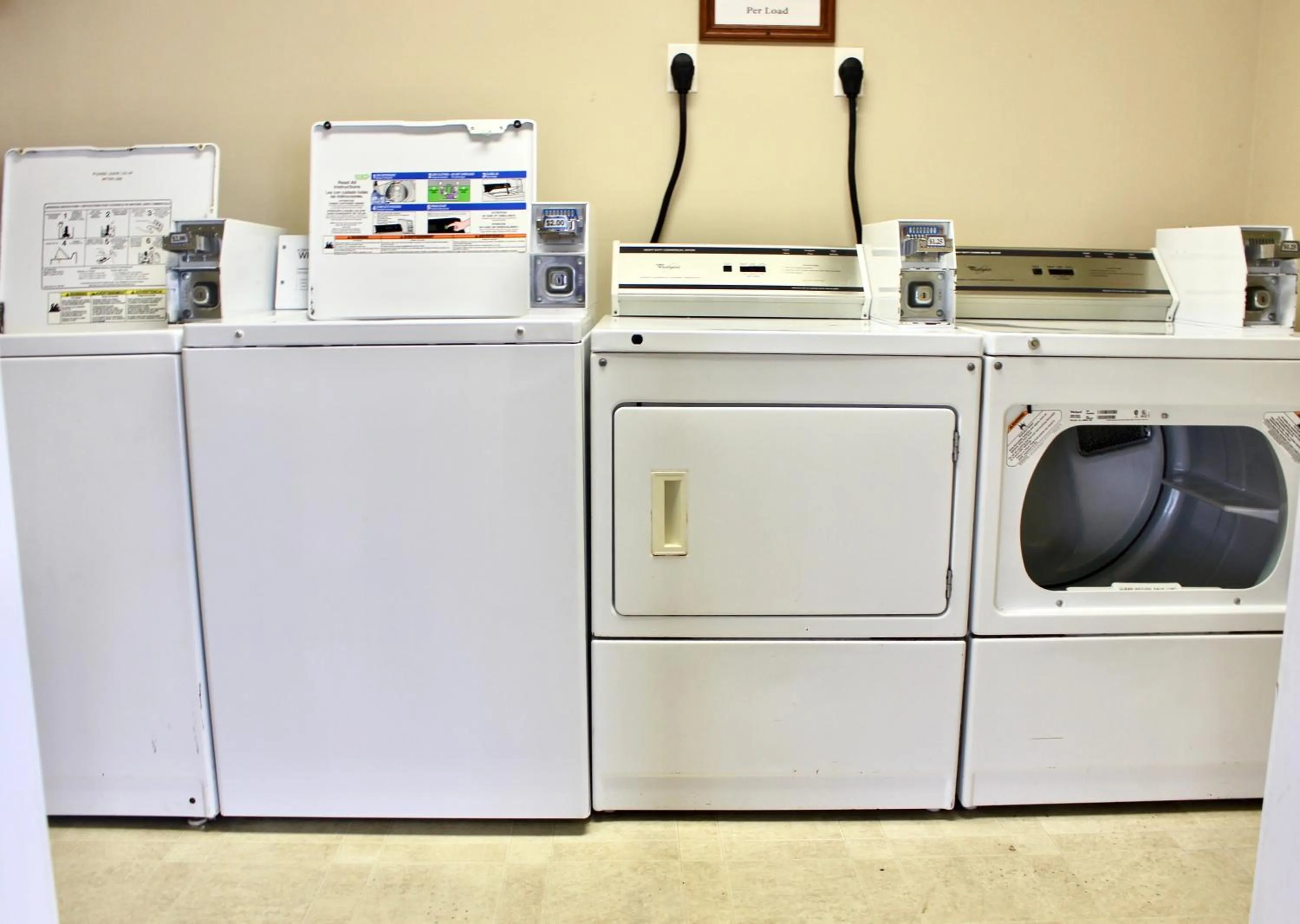 Area and facilities in Ebb Tide Suites