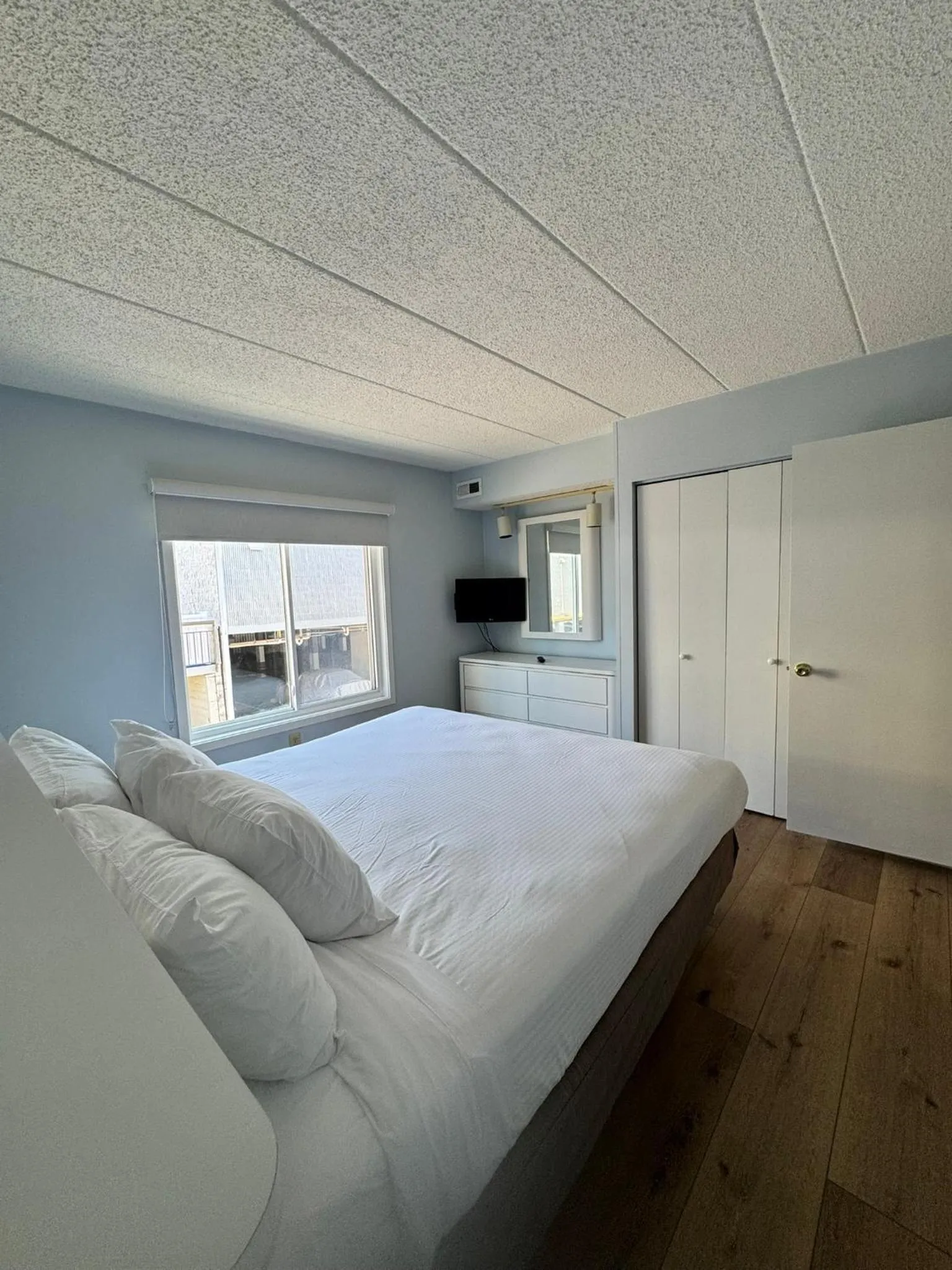 Bedroom, Bed in Wild Dunes Inn