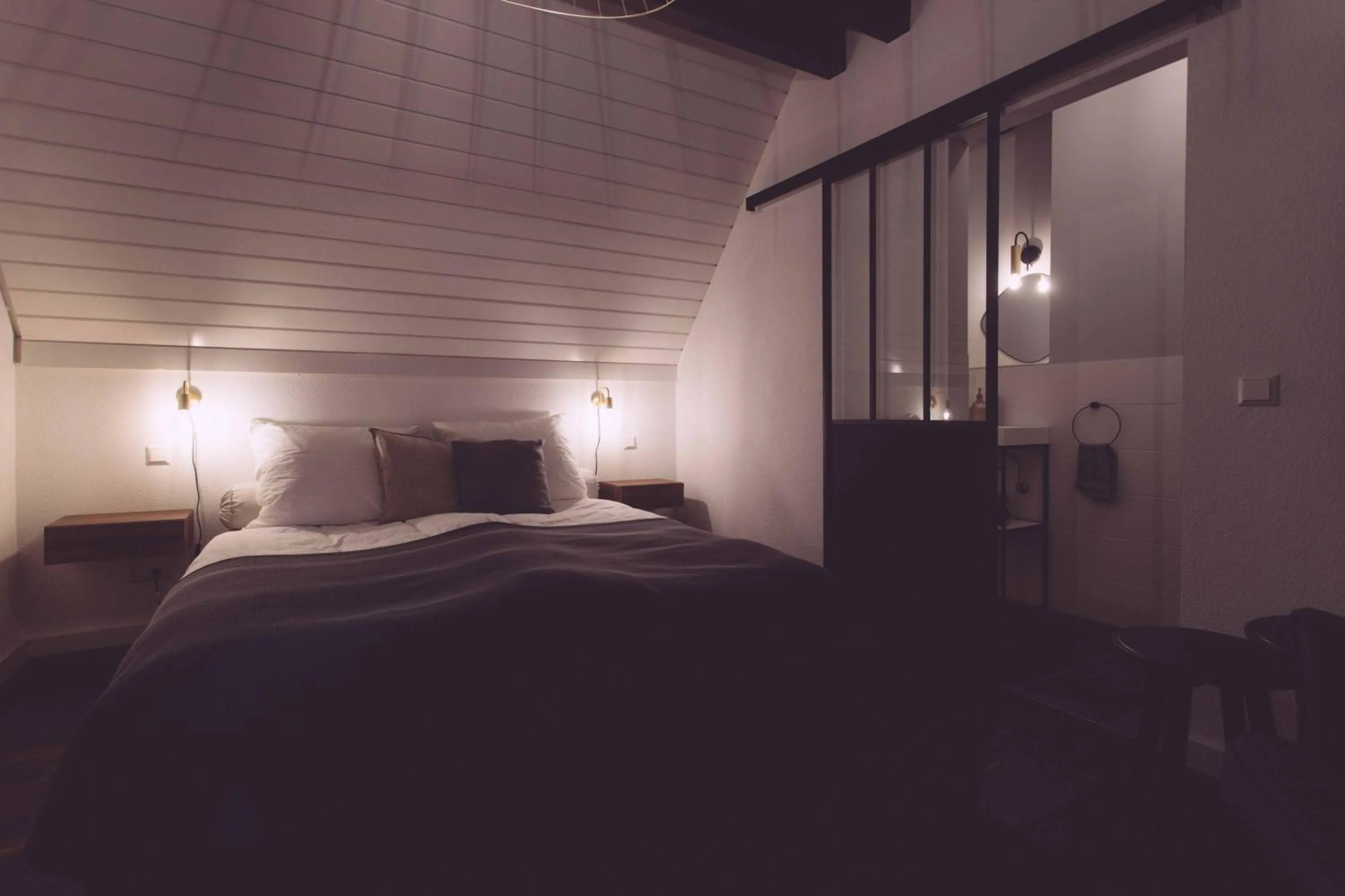 Photo of the whole room, Bed in EDELFUCHS-LODGE