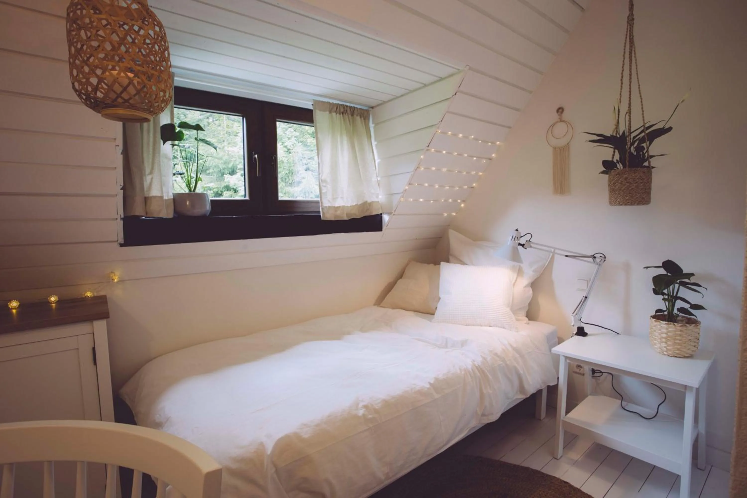 Photo of the whole room, Bed in EDELFUCHS-LODGE