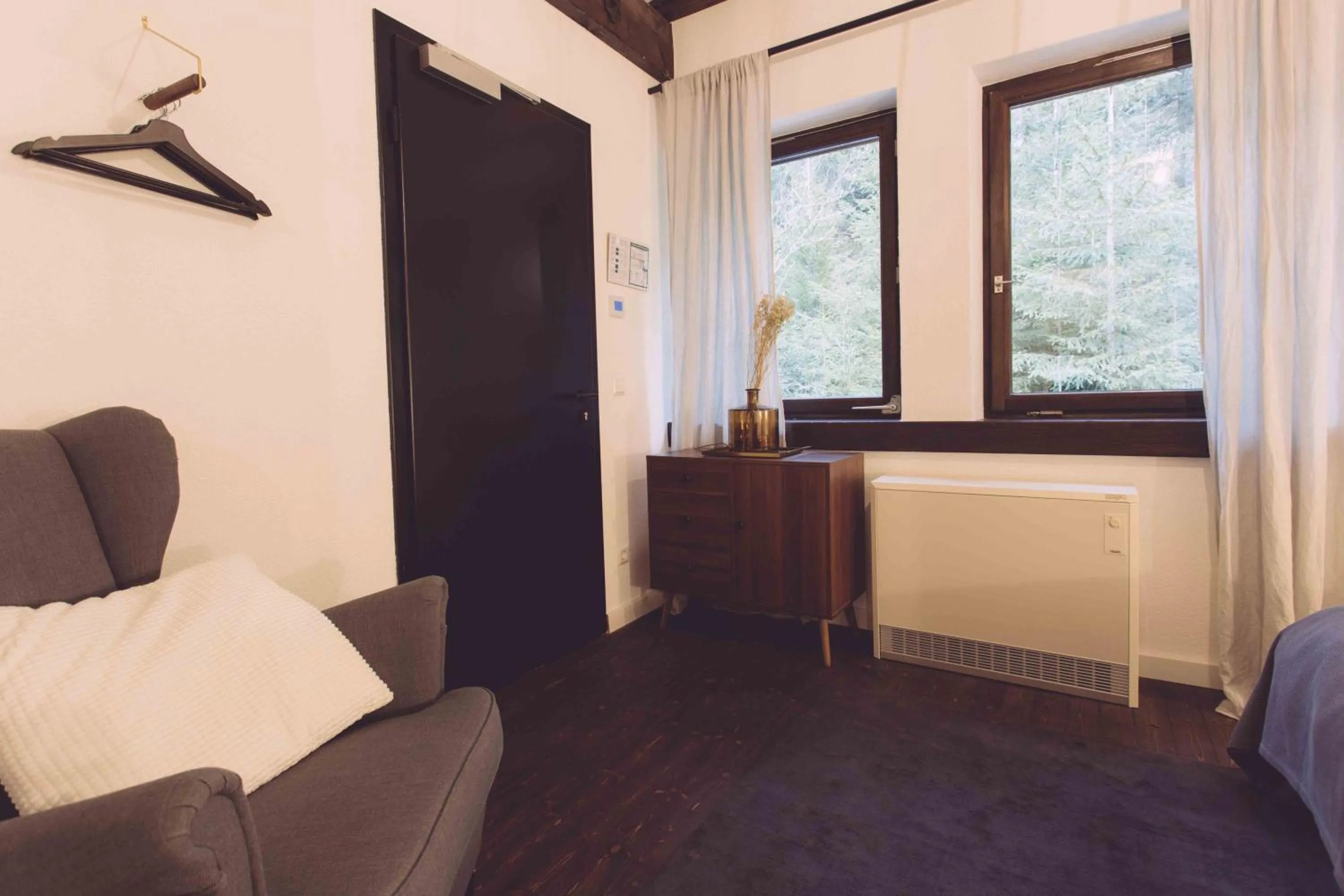 Photo of the whole room, Bed in EDELFUCHS-LODGE