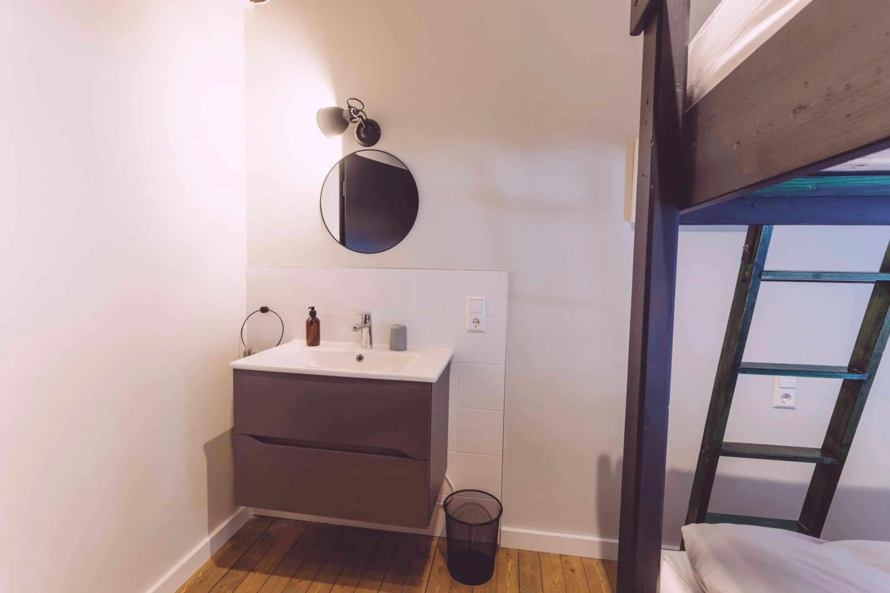 Photo of the whole room, Bed in EDELFUCHS-LODGE