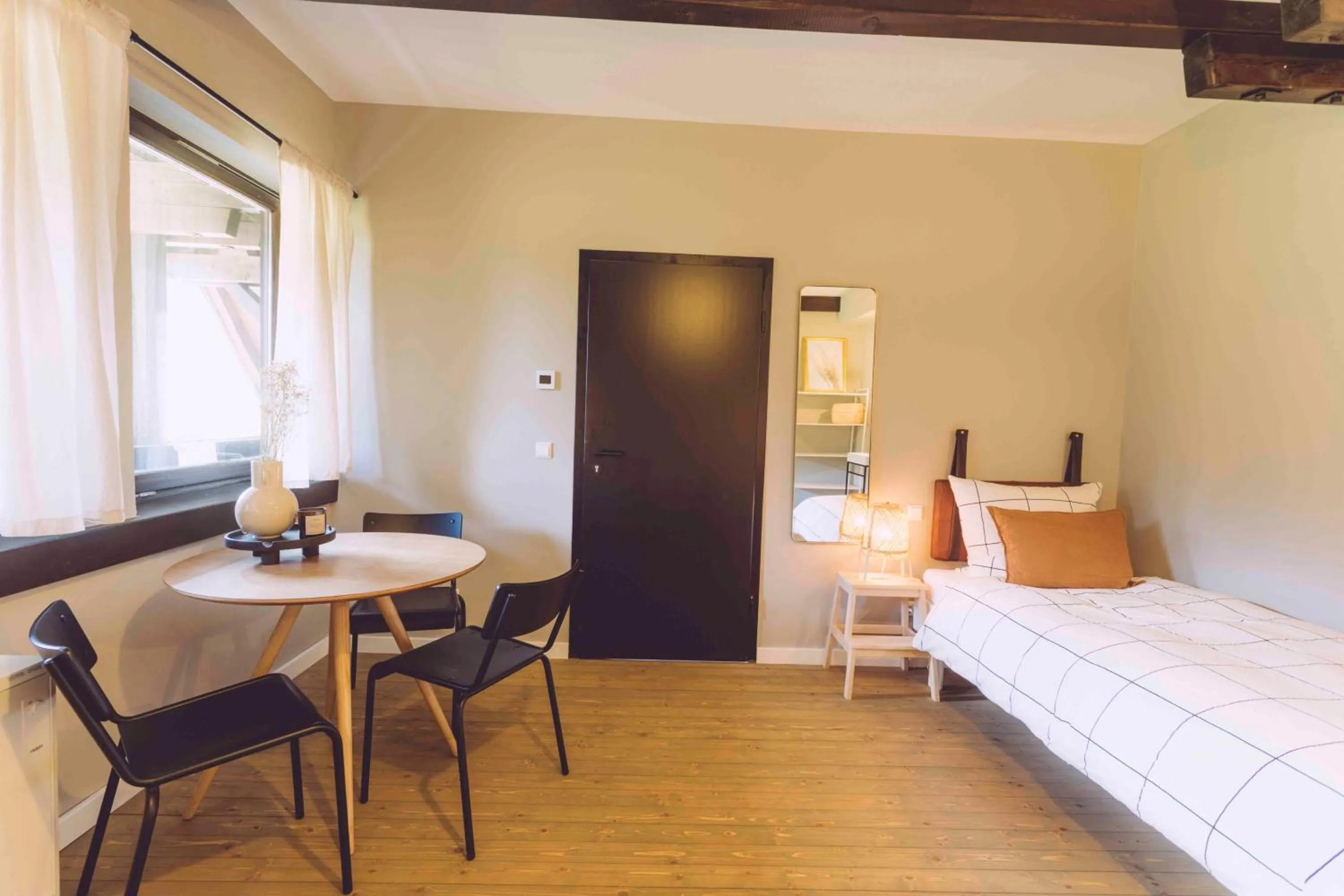 Photo of the whole room, Bed in EDELFUCHS-LODGE