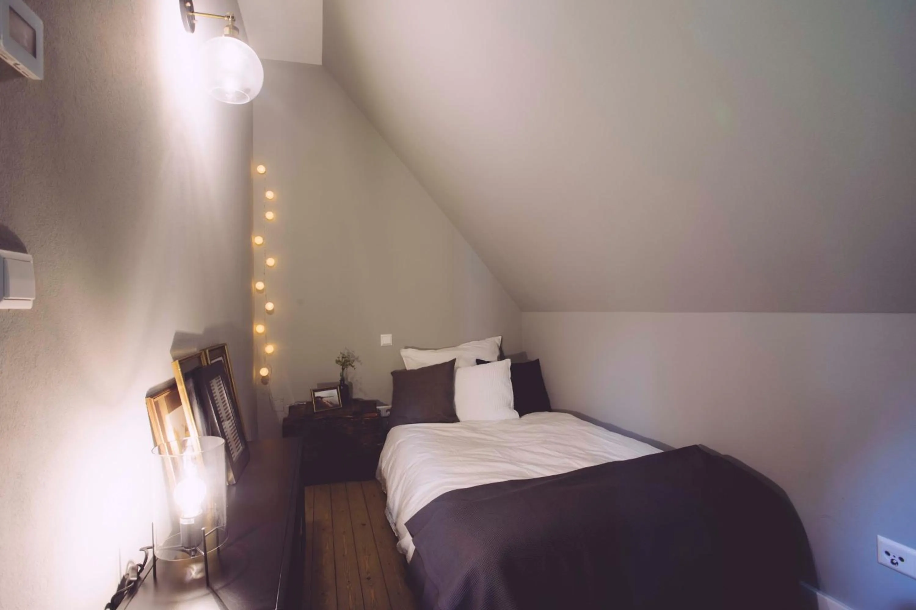 Photo of the whole room, Bed in EDELFUCHS-LODGE