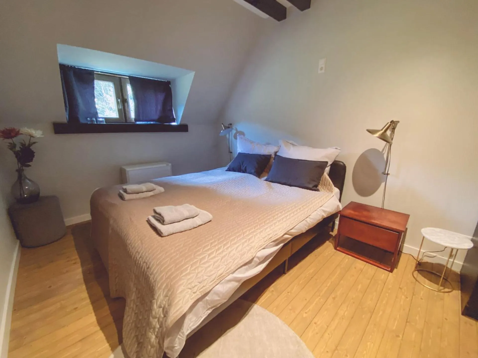 Photo of the whole room, Bed in EDELFUCHS-LODGE
