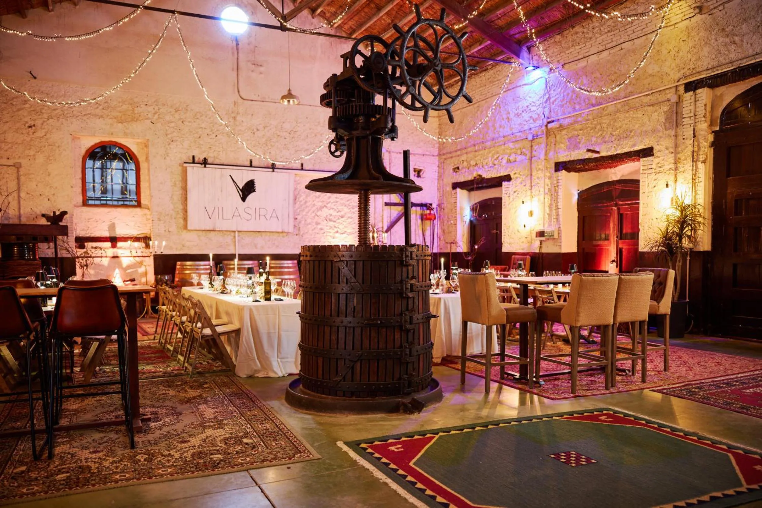 VILASIRA ( Rooms & Wines )