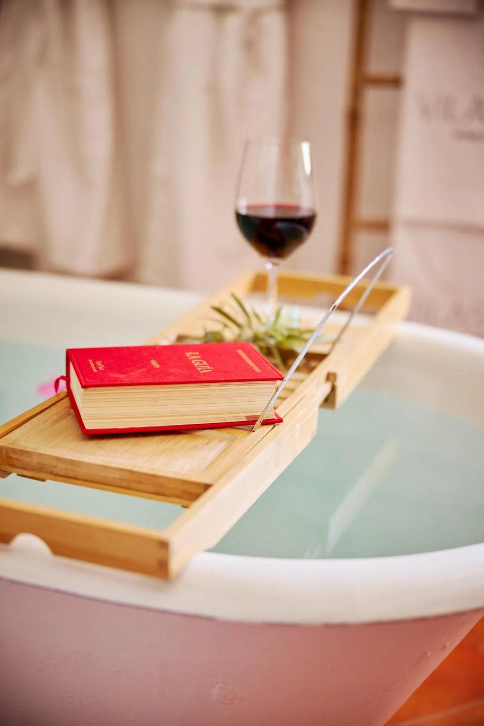 VILASIRA ( Rooms & Wines )