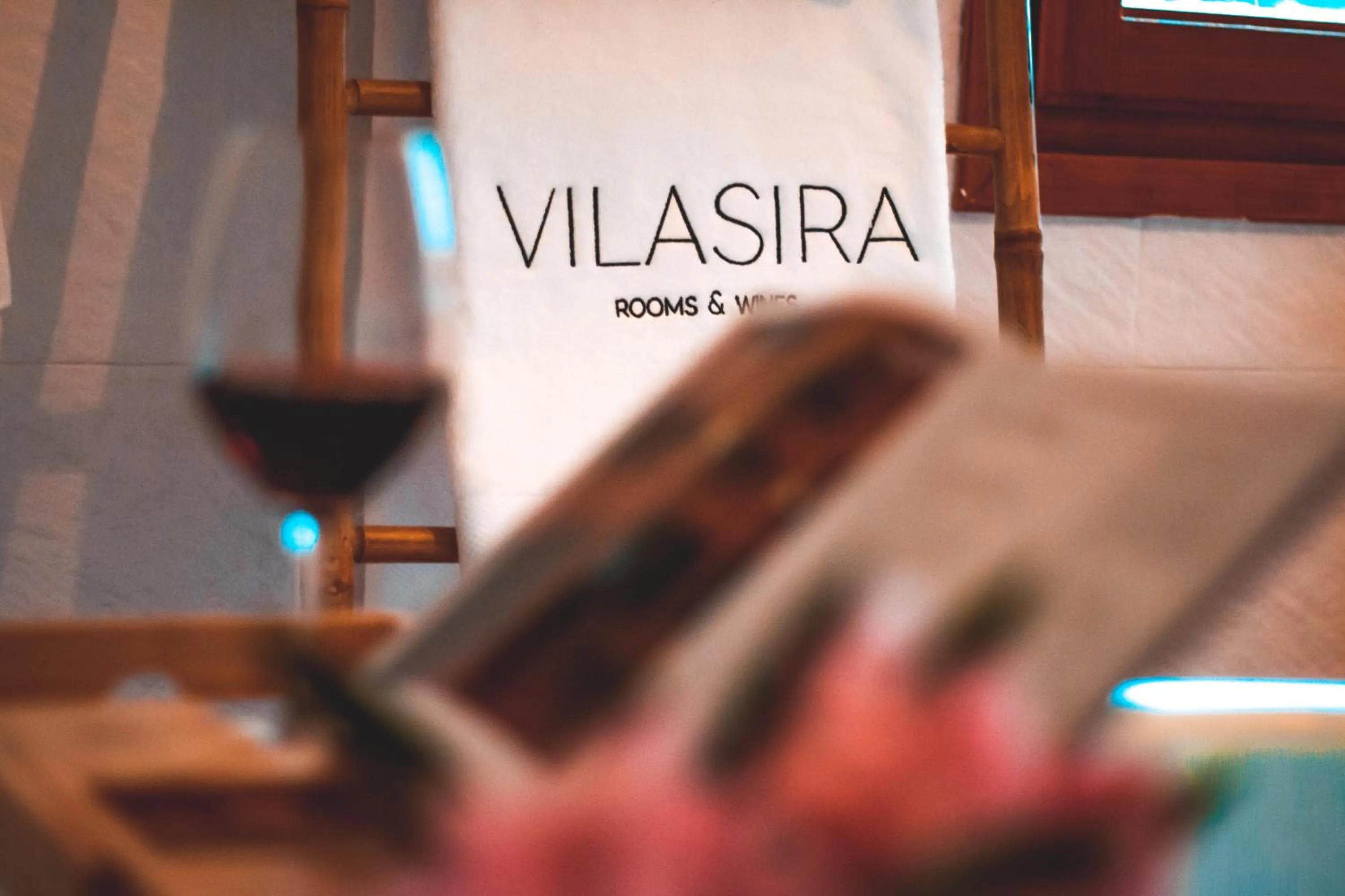 VILASIRA ( Rooms & Wines )