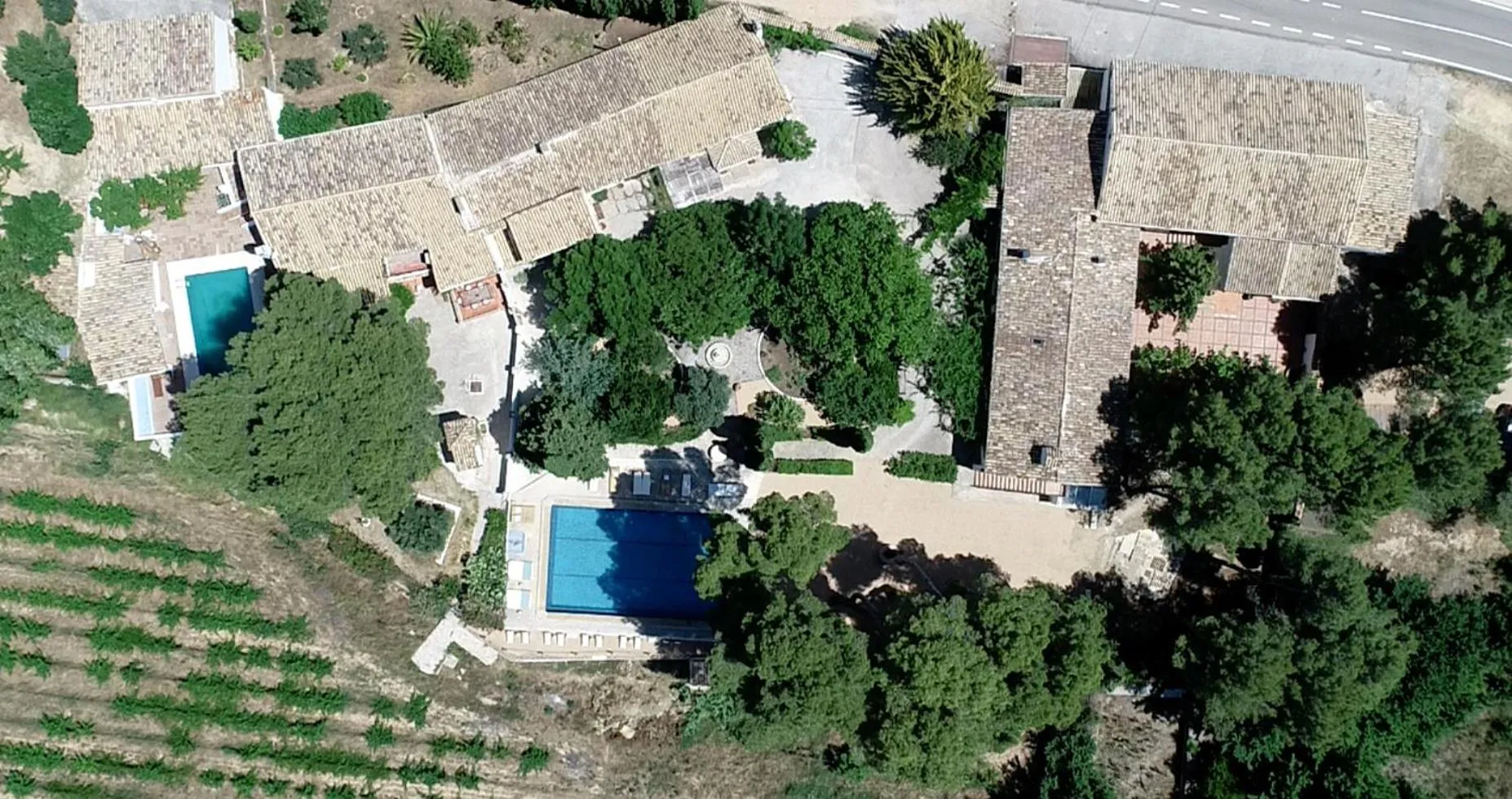 Property building in VILASIRA ( Rooms & Wines )