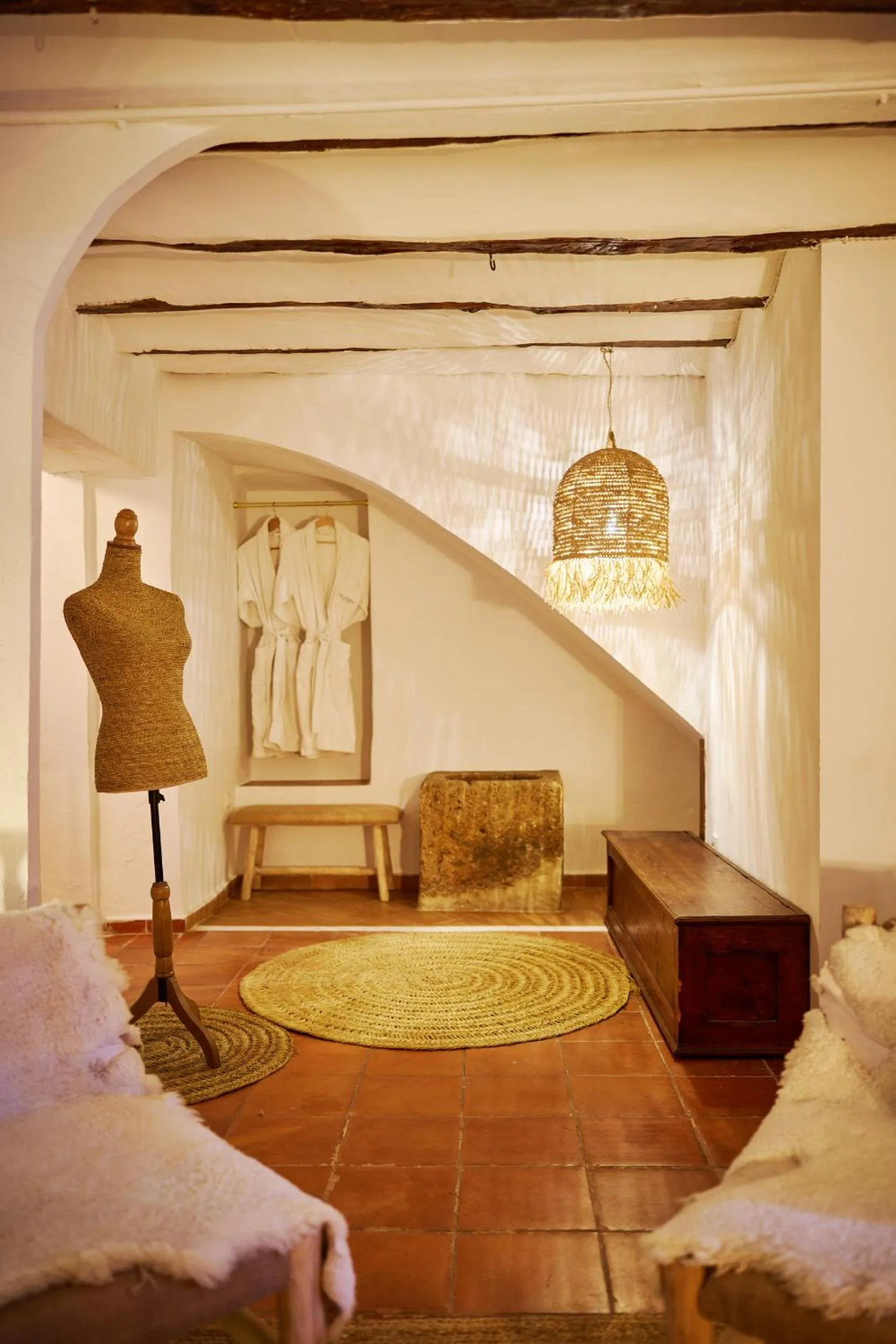 VILASIRA ( Rooms & Wines )