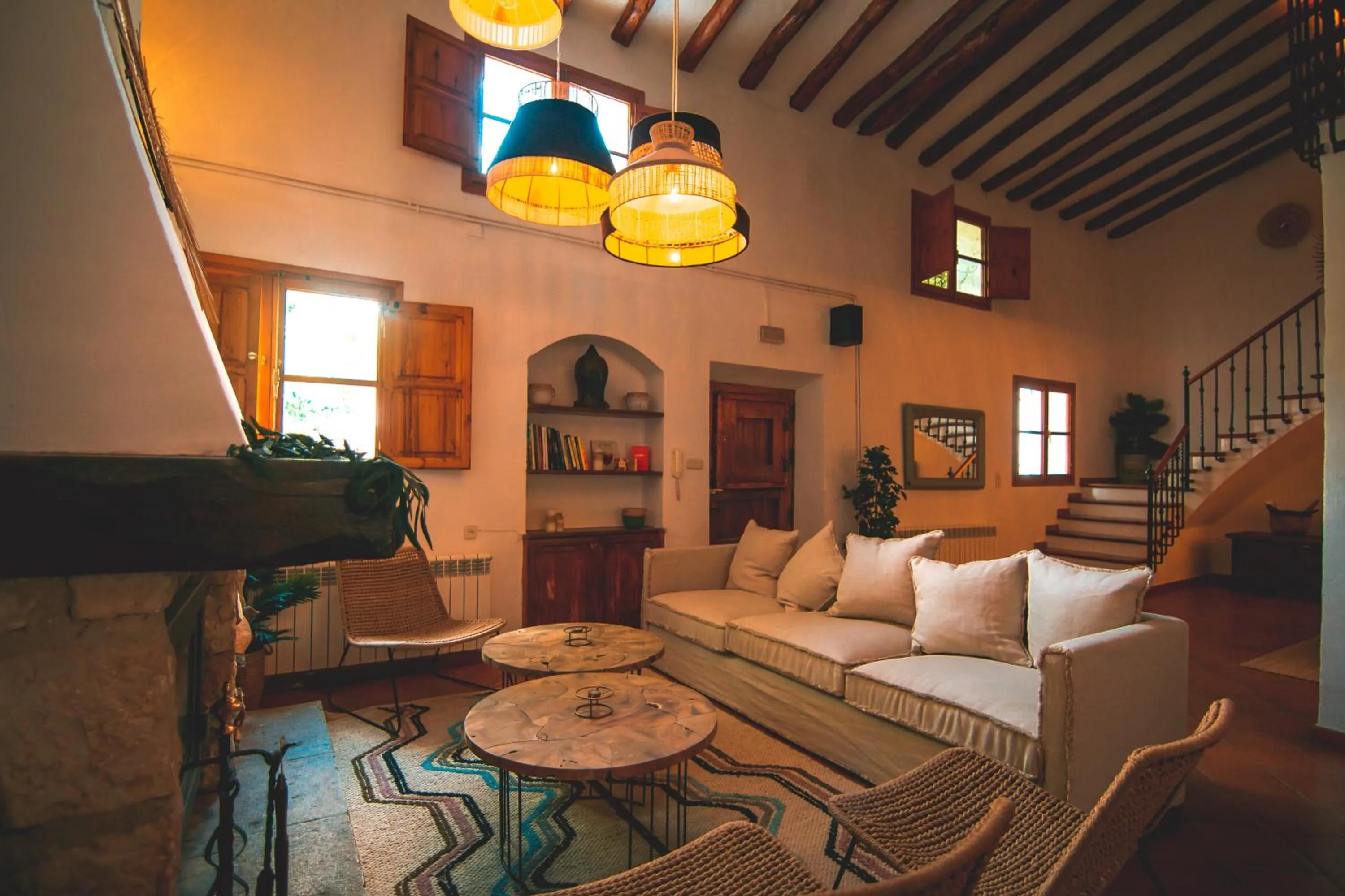 VILASIRA ( Rooms & Wines )