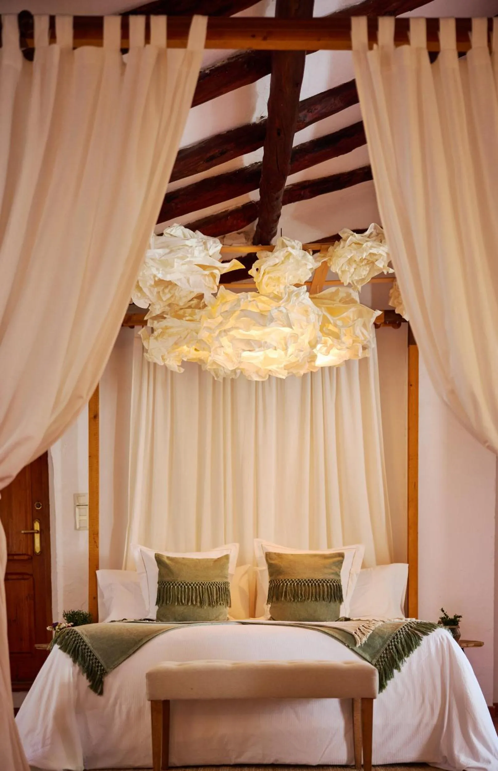 Bed in VILASIRA ( Rooms & Wines )