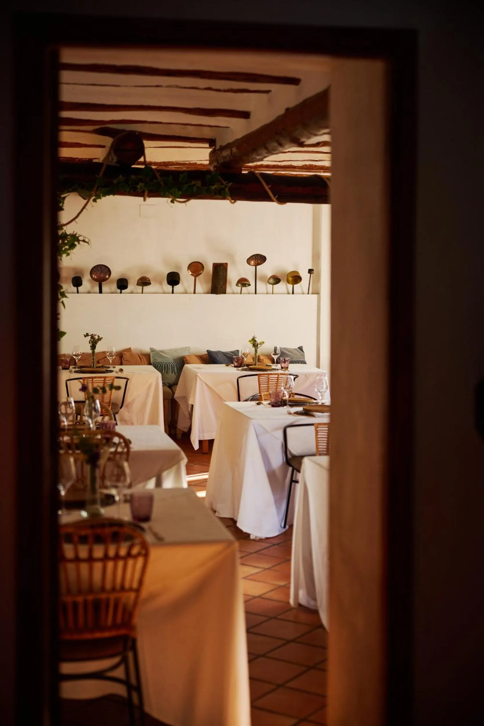 VILASIRA ( Rooms & Wines )