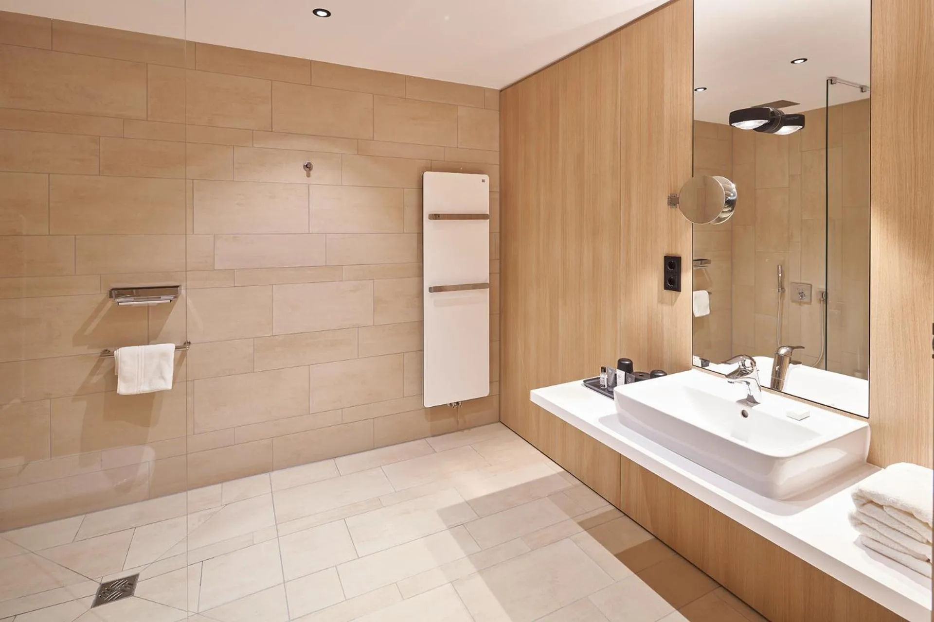 Shower in Hotel Misan