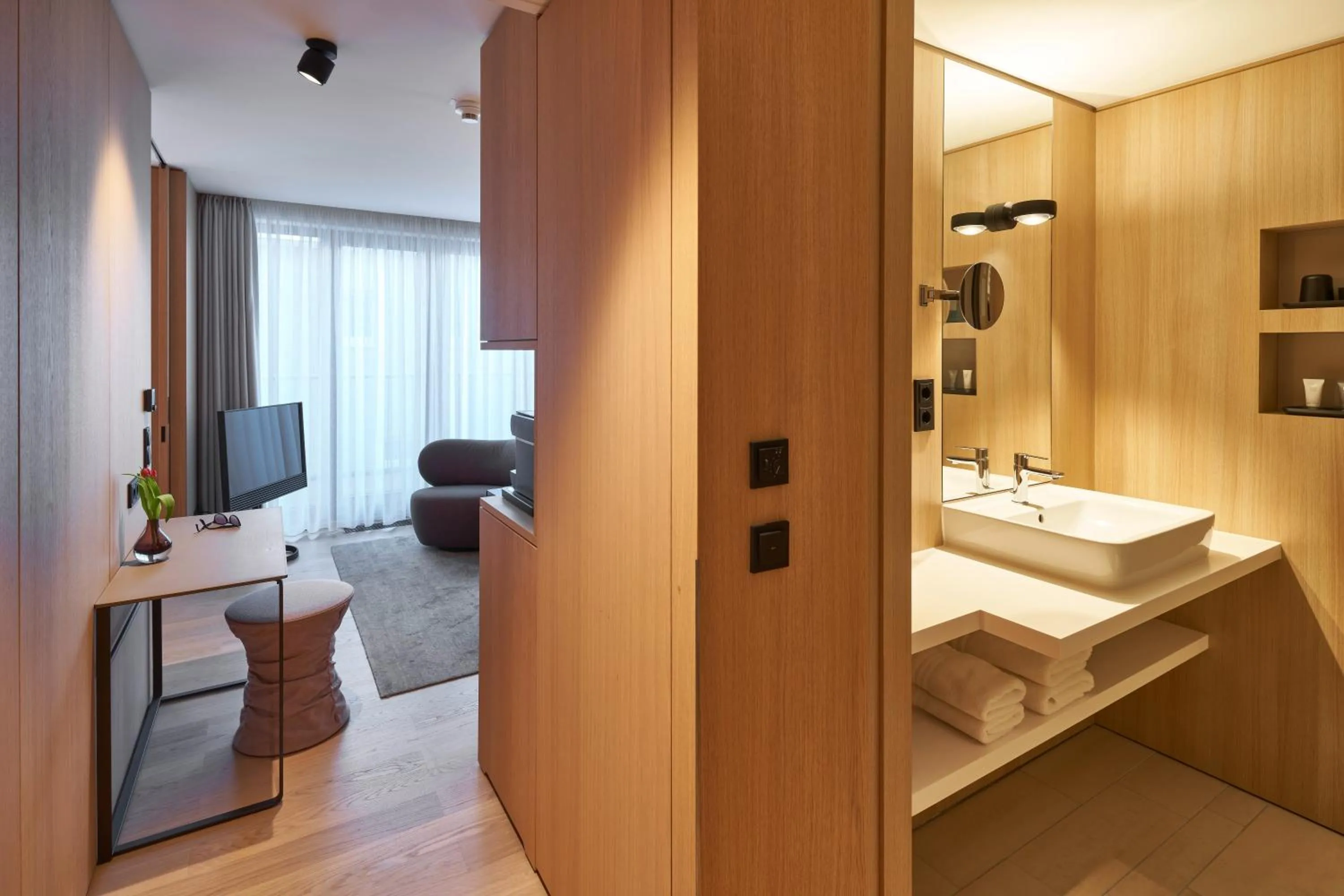 Communal lounge/ TV room in Hotel Misan