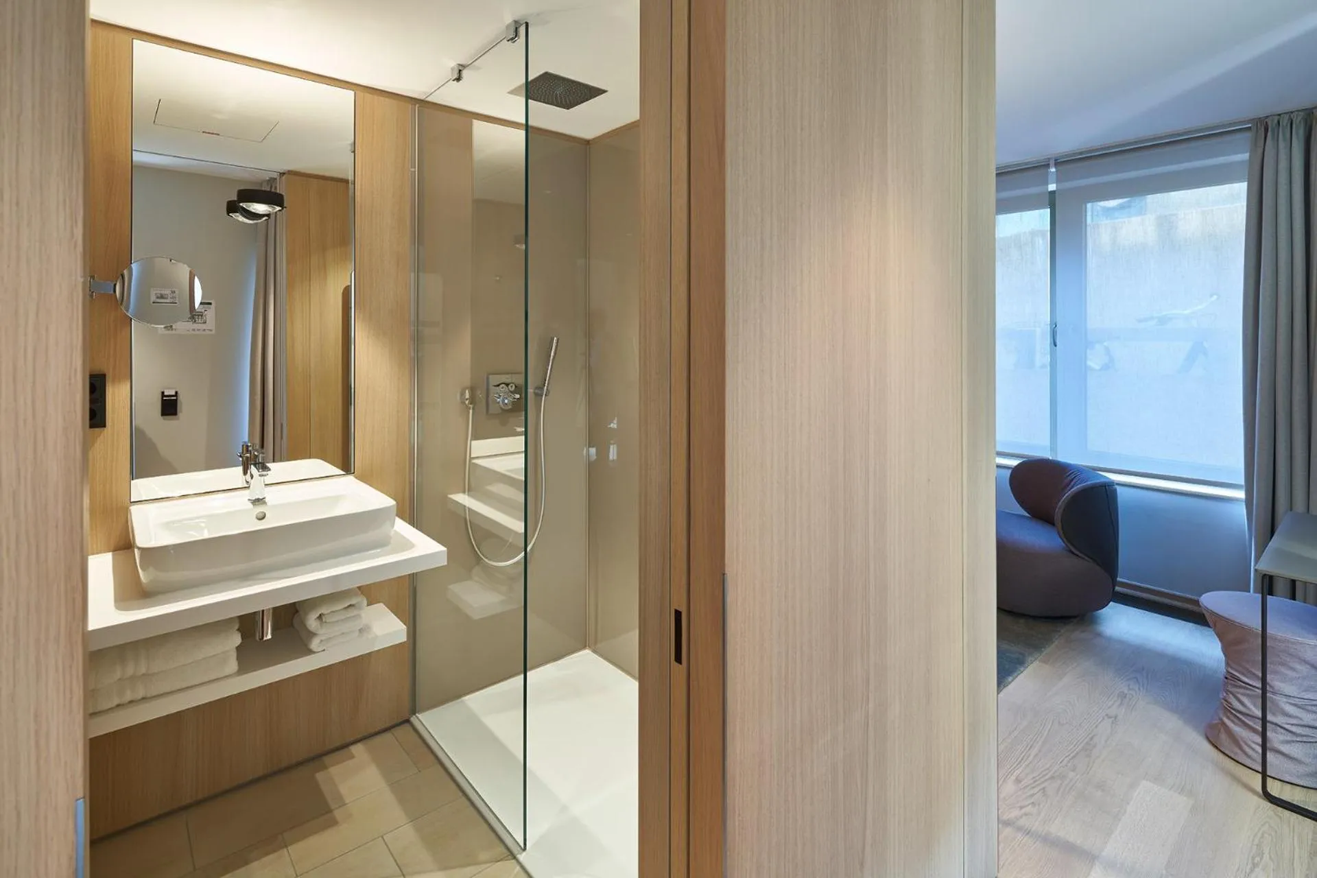Shower in Hotel Misan