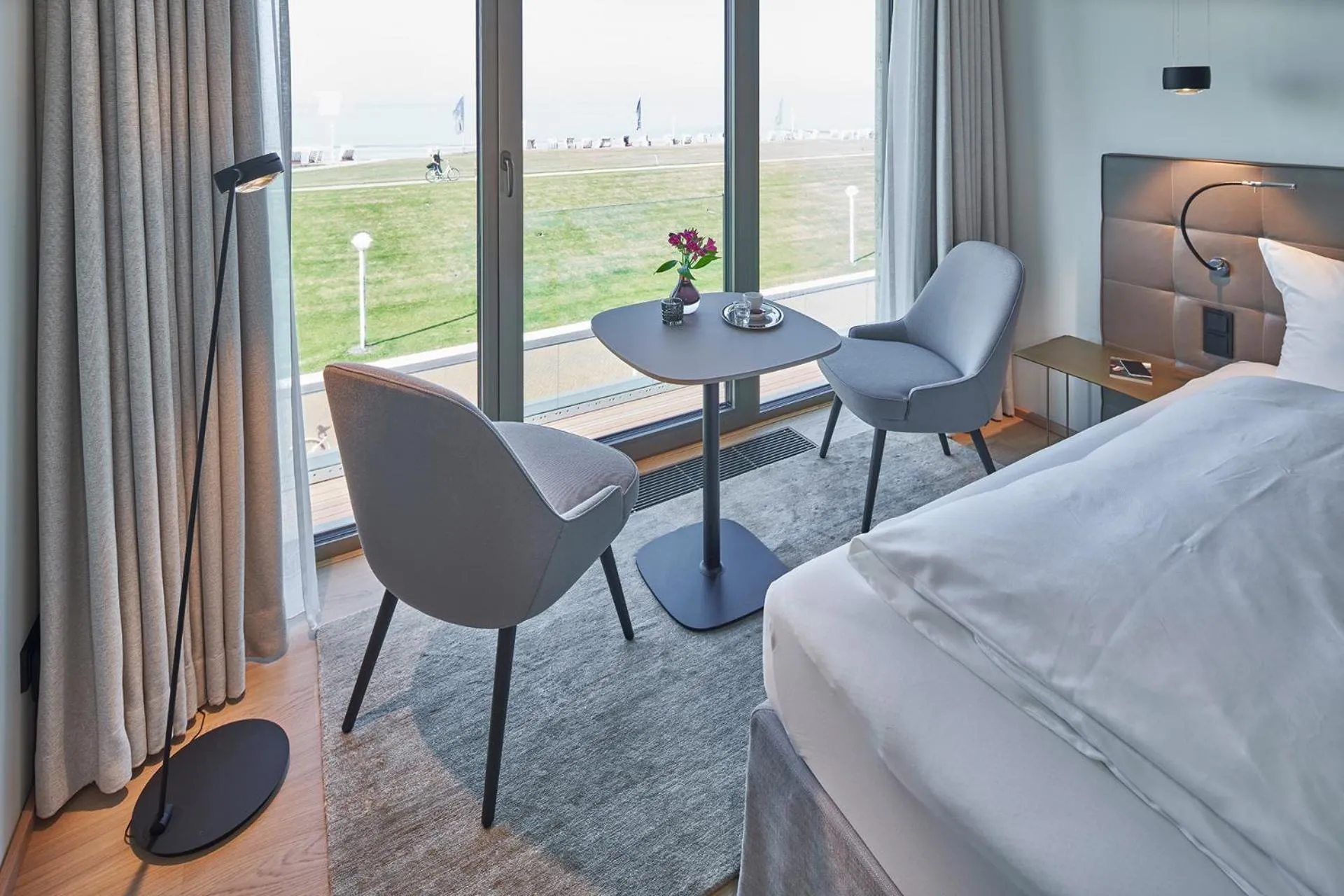 Seating area, Bed in Hotel Misan
