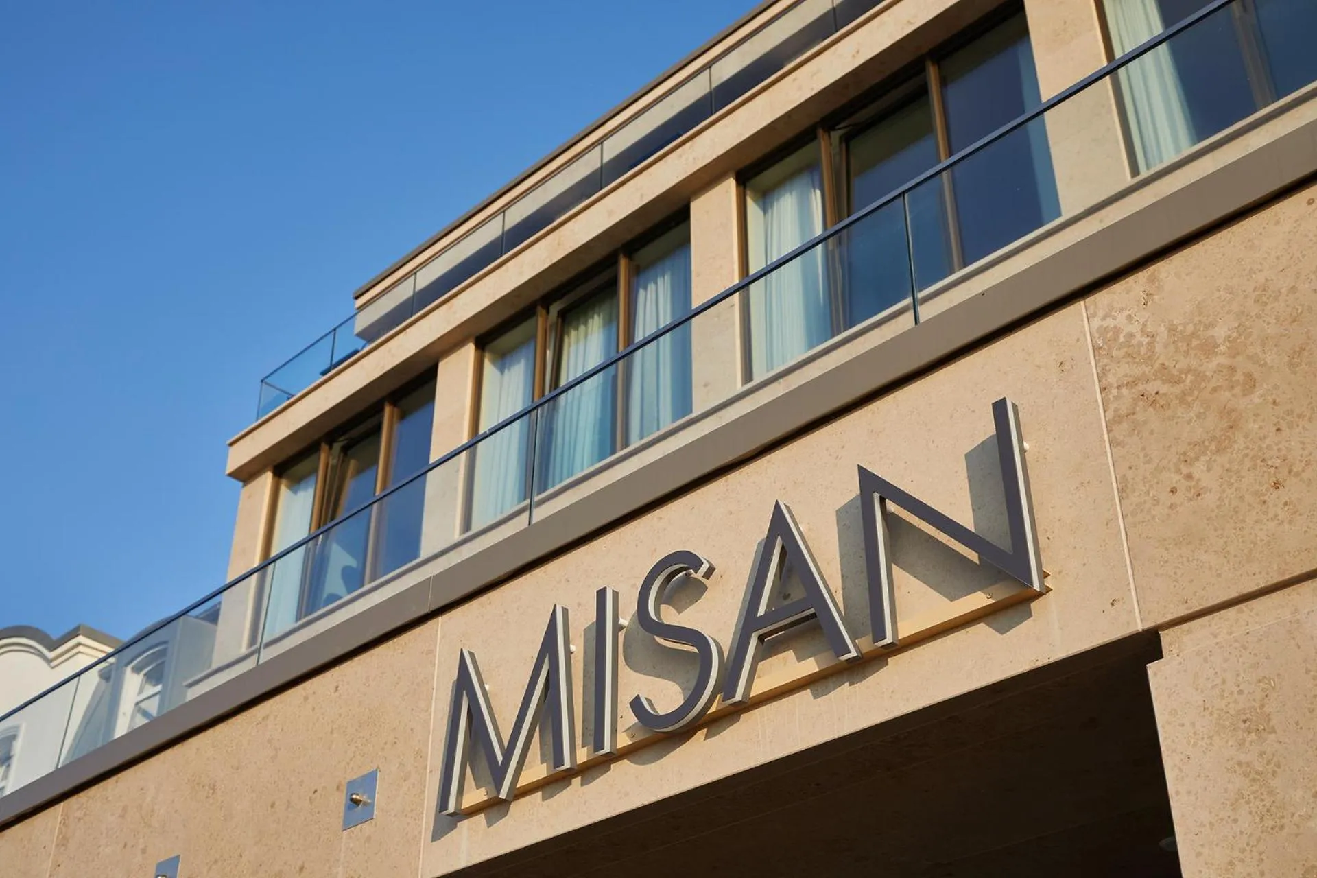 Facade/entrance in Hotel Misan