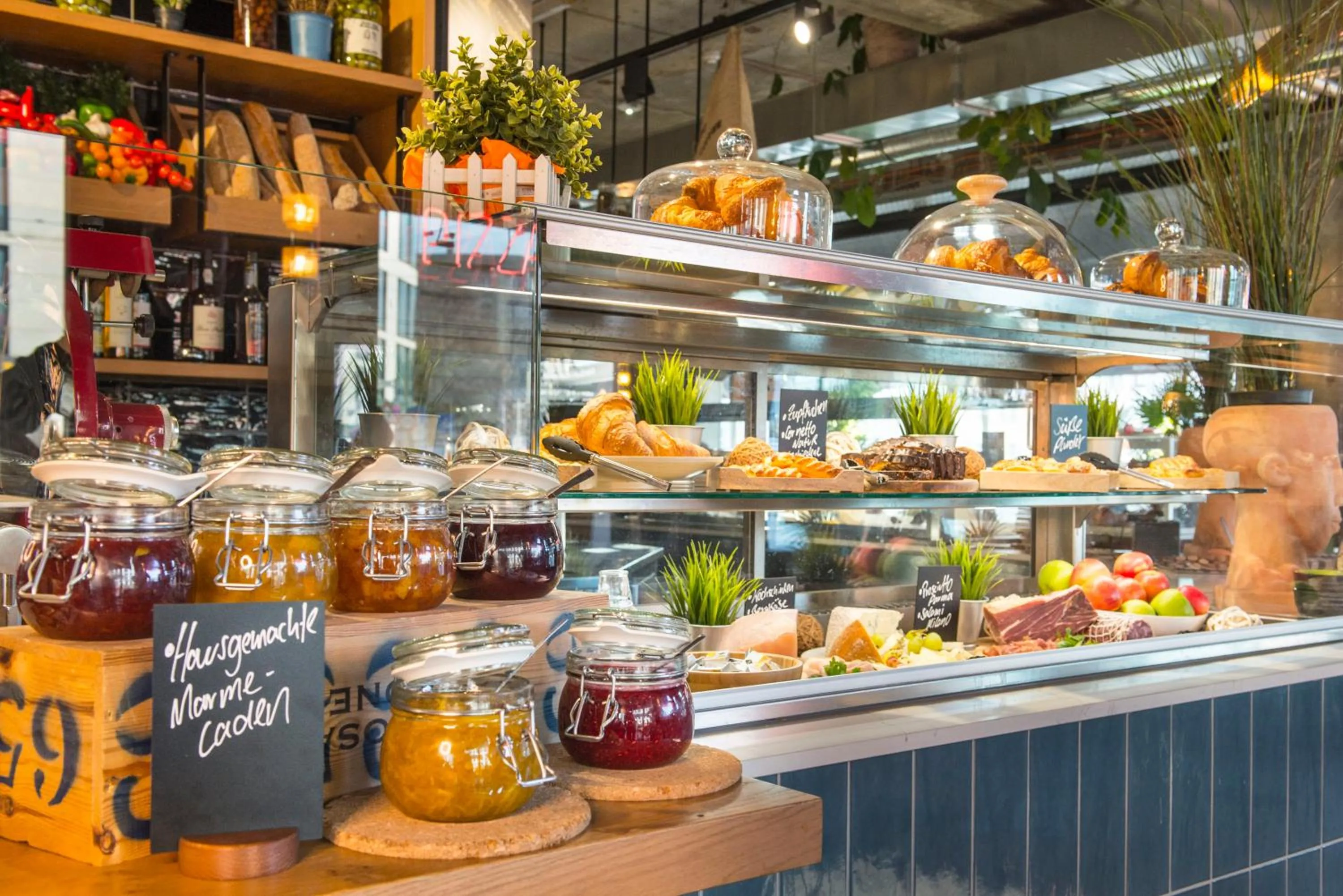 Food and drinks in Hotel Neuer Fritz