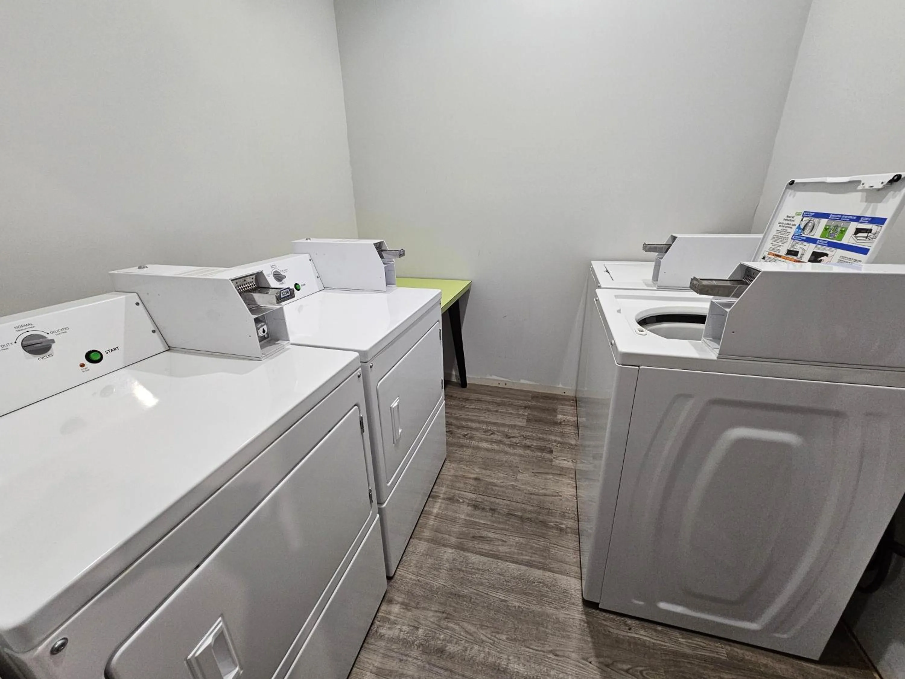 washing machine in Lofts Hôtel Gaspésie