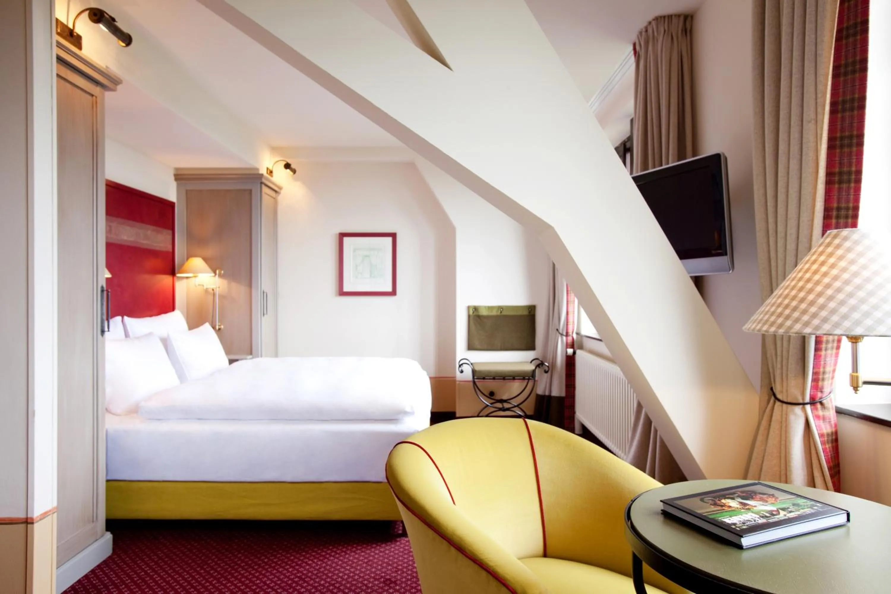 Photo of the whole room, TV/Entertainment Center in Romantik Hotel auf der Wartburg