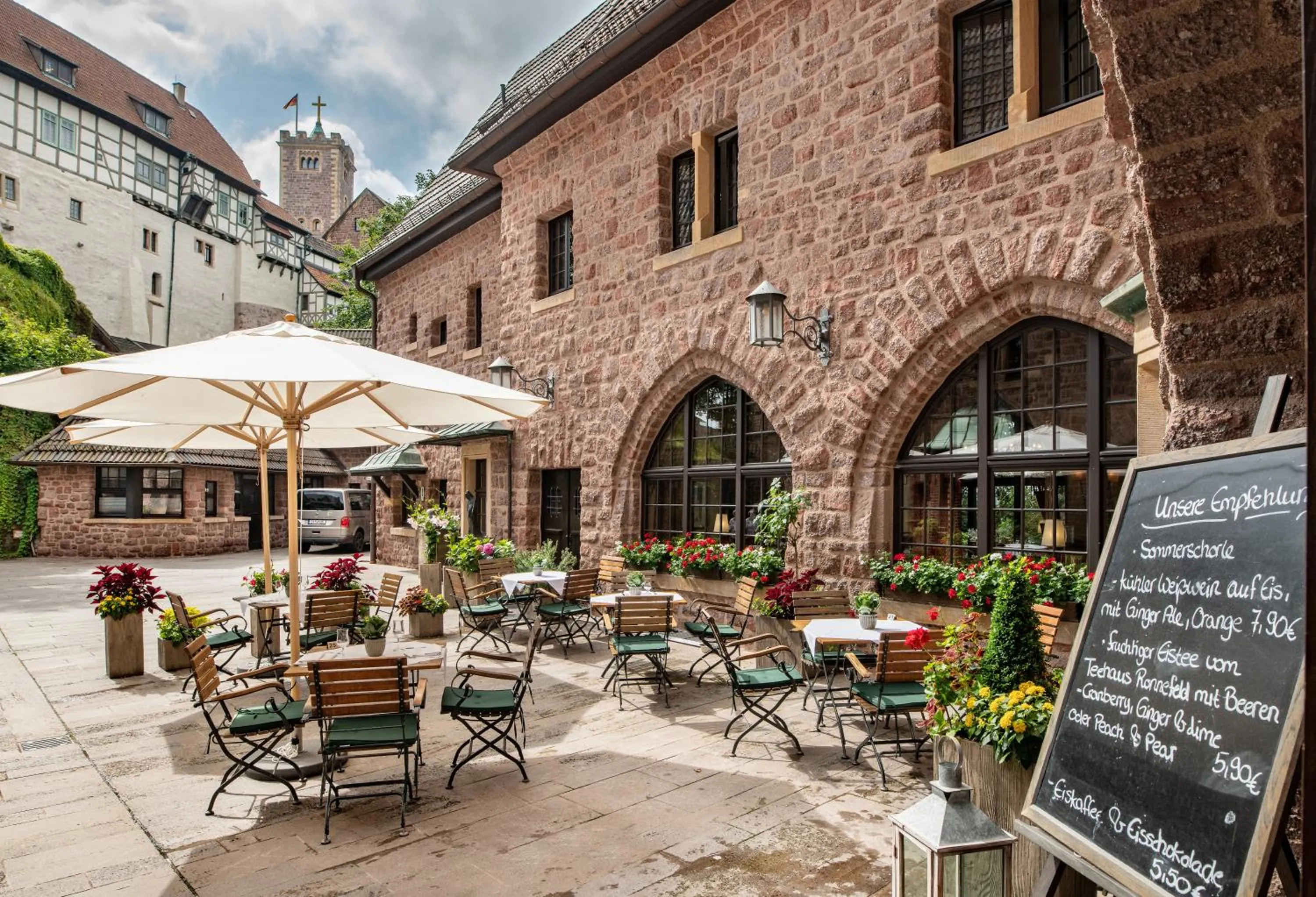 Property building, Restaurant/Places to Eat in Romantik Hotel auf der Wartburg