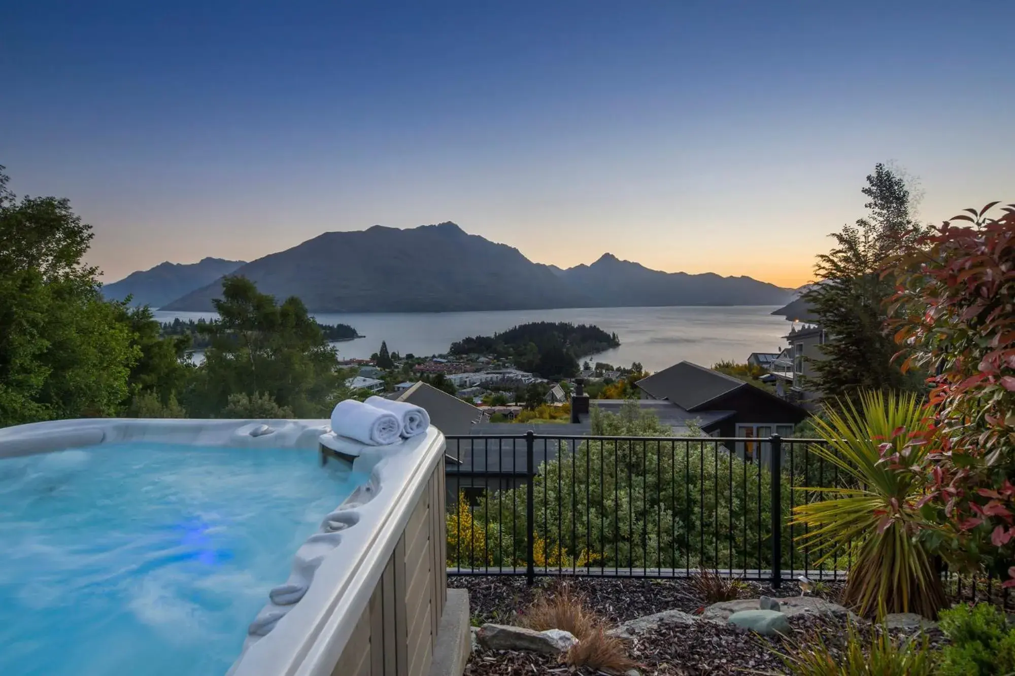 Queenscliff Villa - outstanding views and close to town Queenscliff Villa - outstanding views and close to town