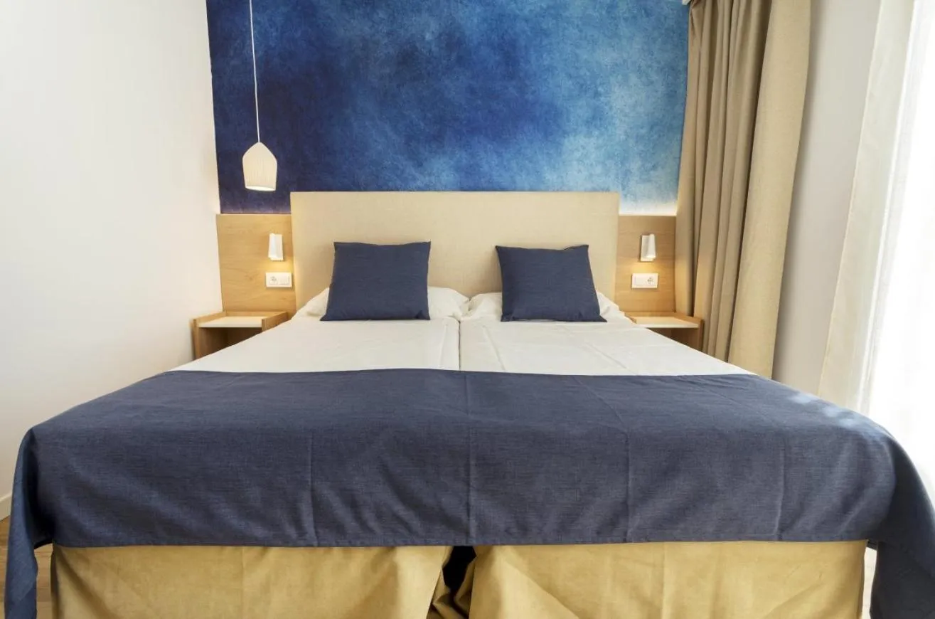 Photo of the whole room, Bed in Parque Nereida Suites Hotel