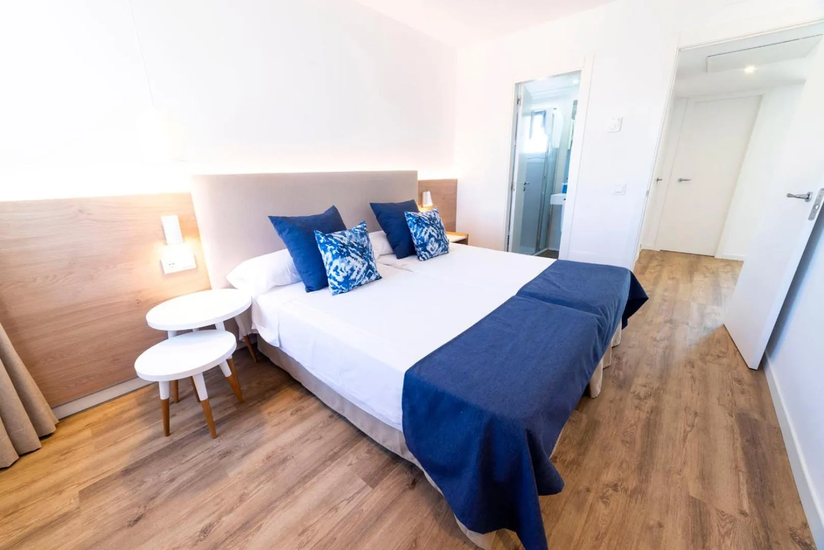 Photo of the whole room, Bed in Parque Nereida Suites Hotel