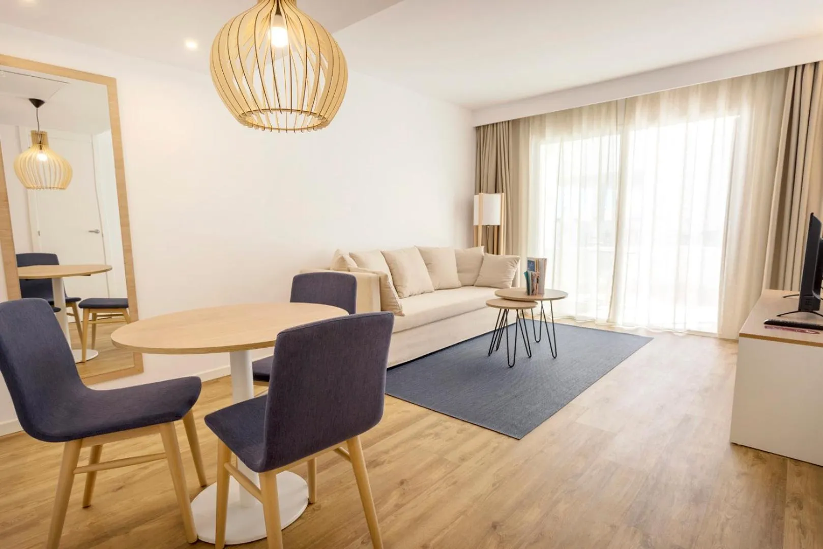 Living room in Parque Nereida Suites Hotel