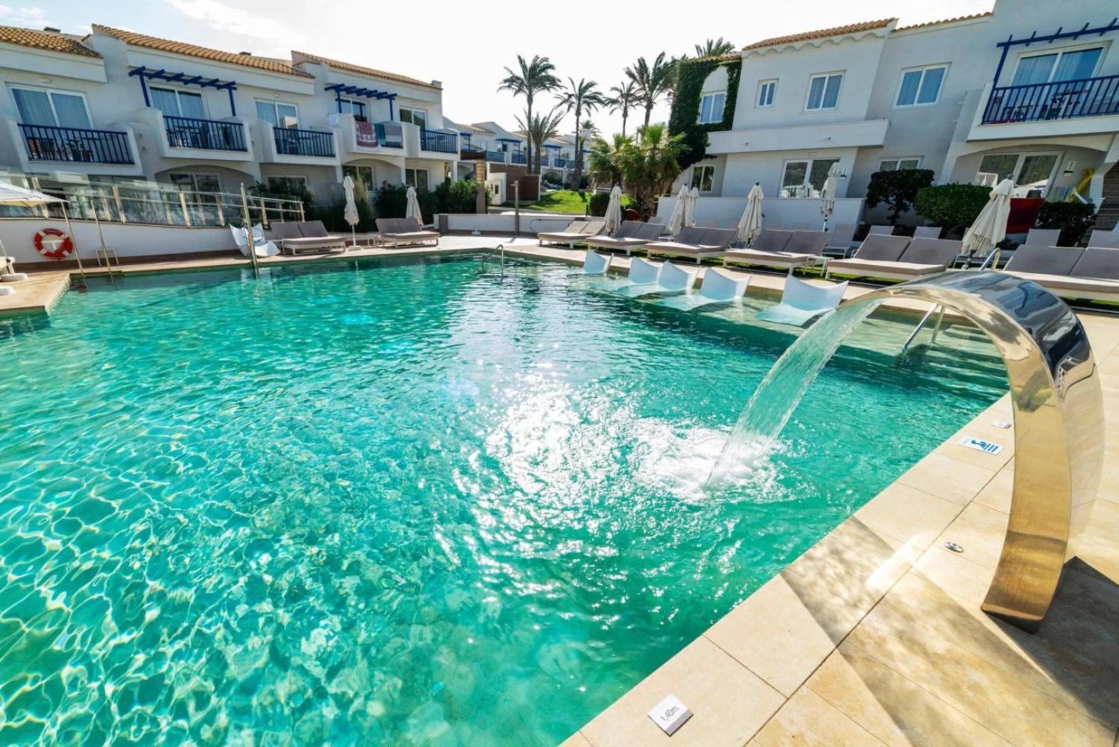 Swimming pool in Parque Nereida Suites Hotel