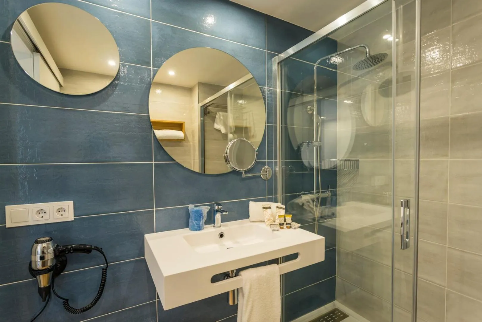 Bathroom in Parque Nereida Suites Hotel