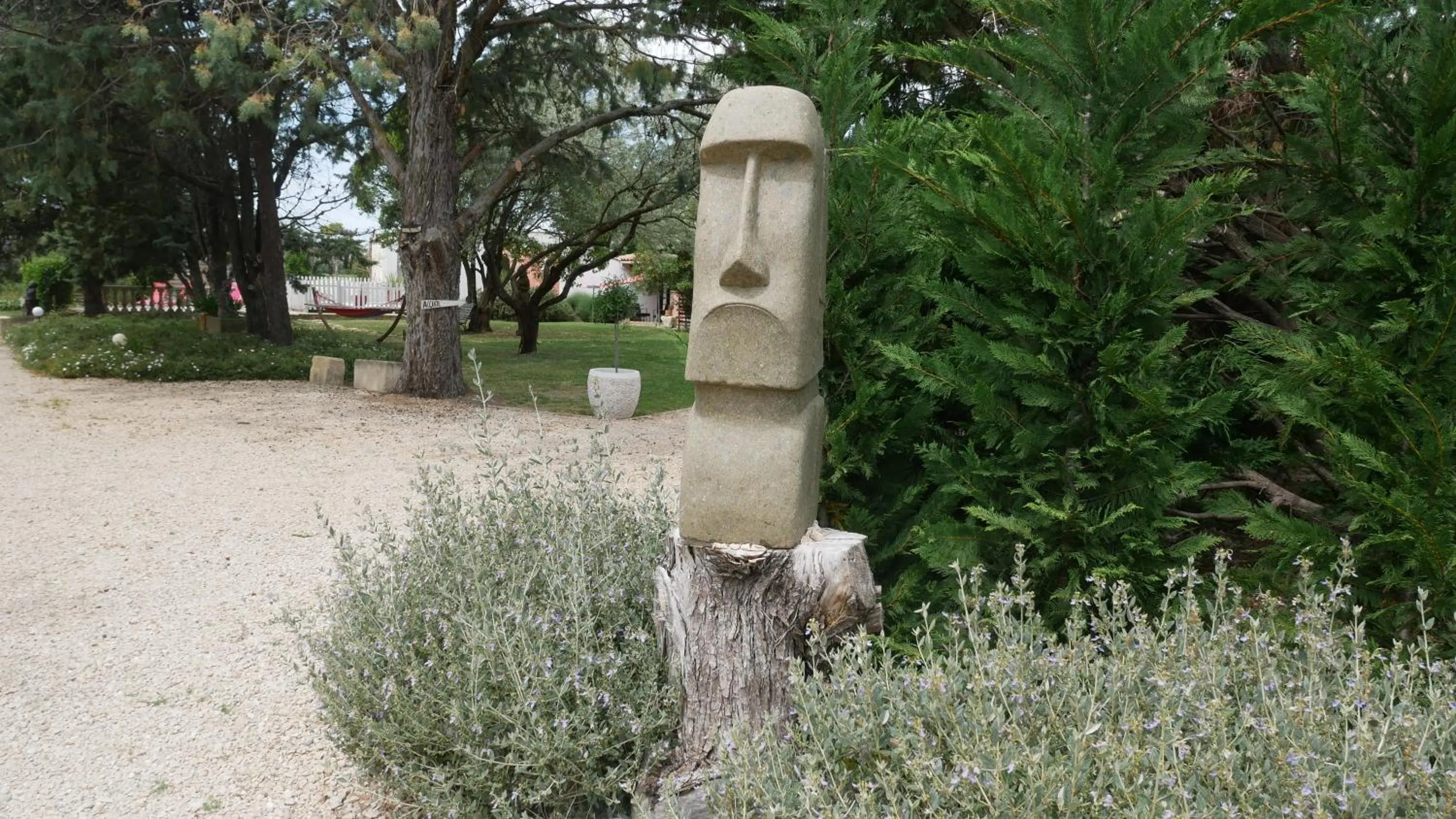 Garden view in MAS MAURANE-Le Platane avec SPA privé aux portes d'ARLES
