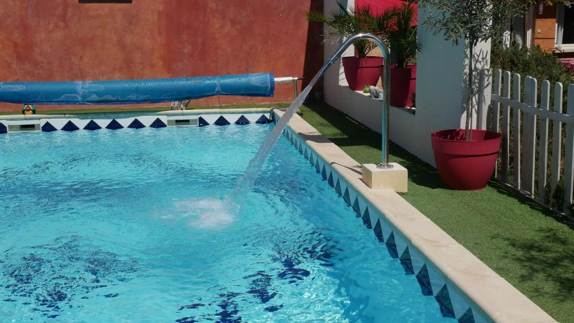 Swimming pool in MAS MAURANE-Le Platane avec SPA privé aux portes d'ARLES