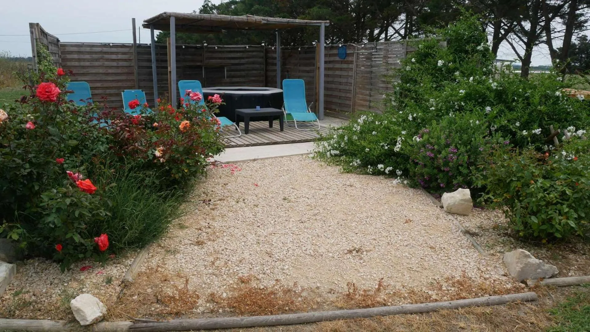 Spa and wellness centre/facilities in MAS MAURANE-Le Platane avec SPA privé aux portes d'ARLES