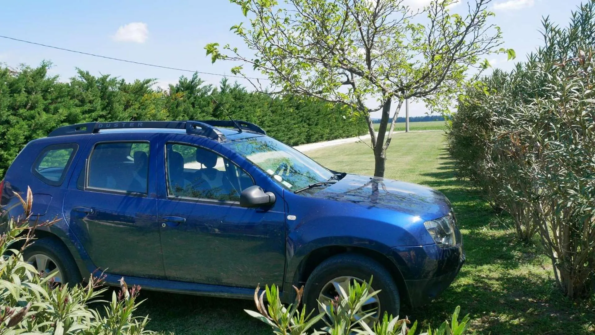 Parking in MAS MAURANE-Le Platane avec SPA privé aux portes d'ARLES