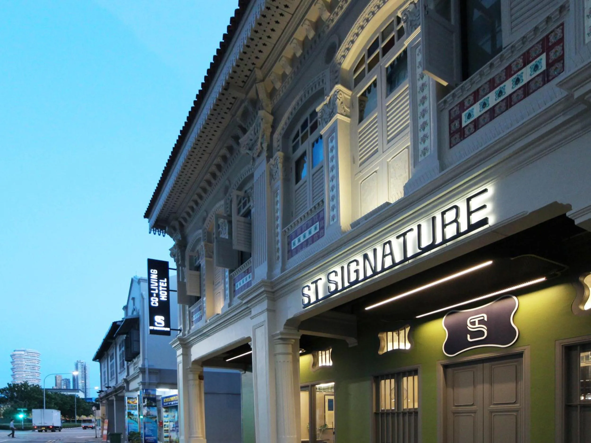 Logo/Certificate/Sign in ST Signature Jalan Besar, DAYUSE, 5 Hours, 5PM-10PM