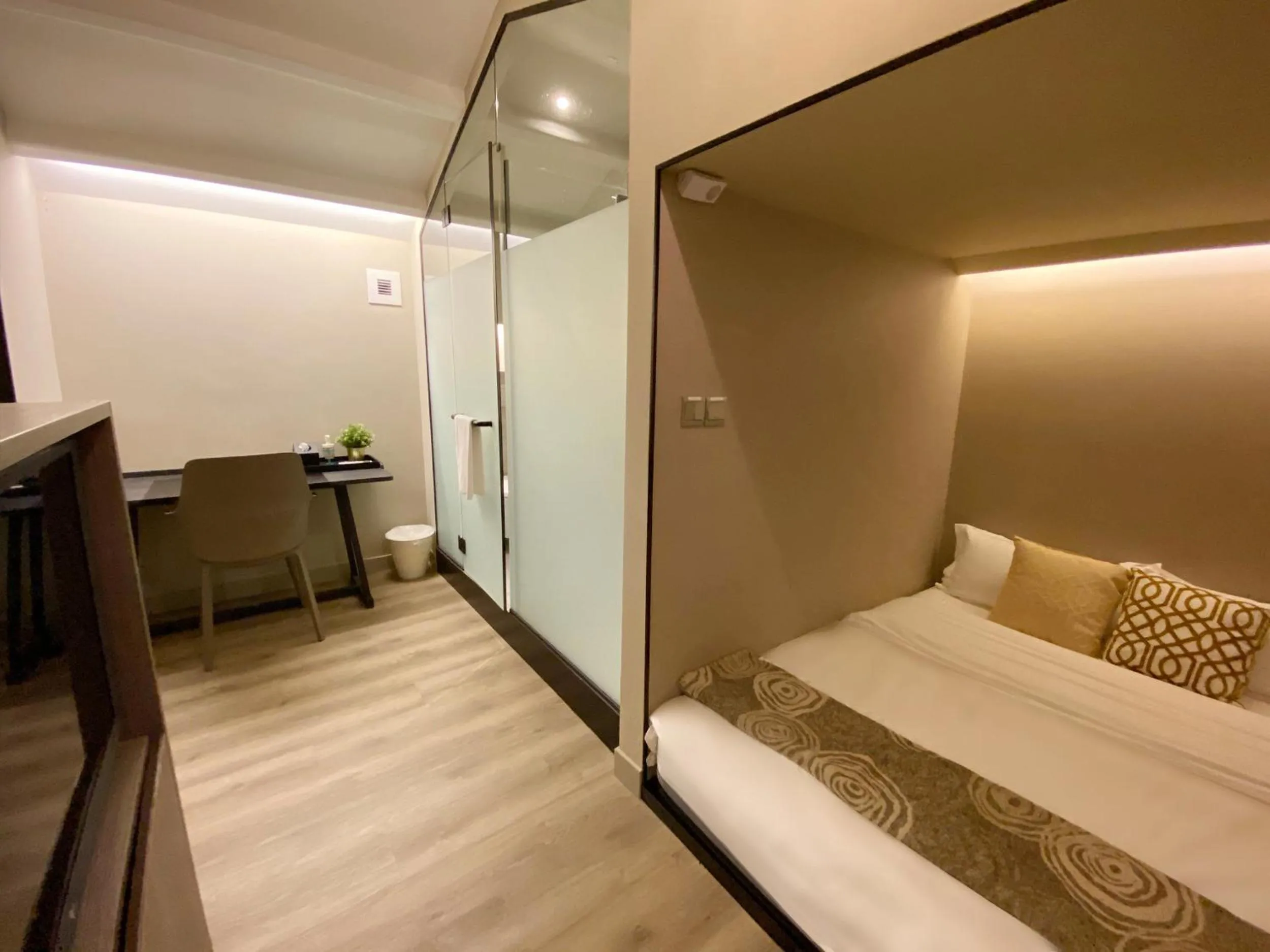 Photo of the whole room, Bed in ST Signature Jalan Besar, DAYUSE, 5 Hours, 5PM-10PM