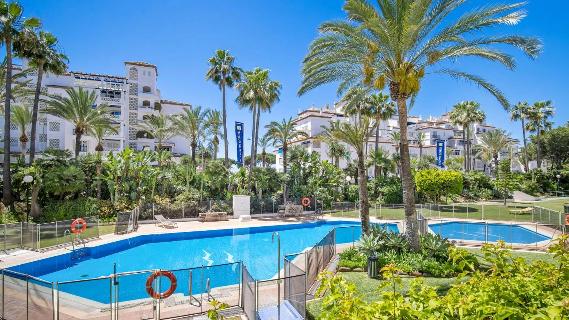 Swimming pool in Apartamento de 2 dormitorios en Las Gaviotas - Puerto Banús