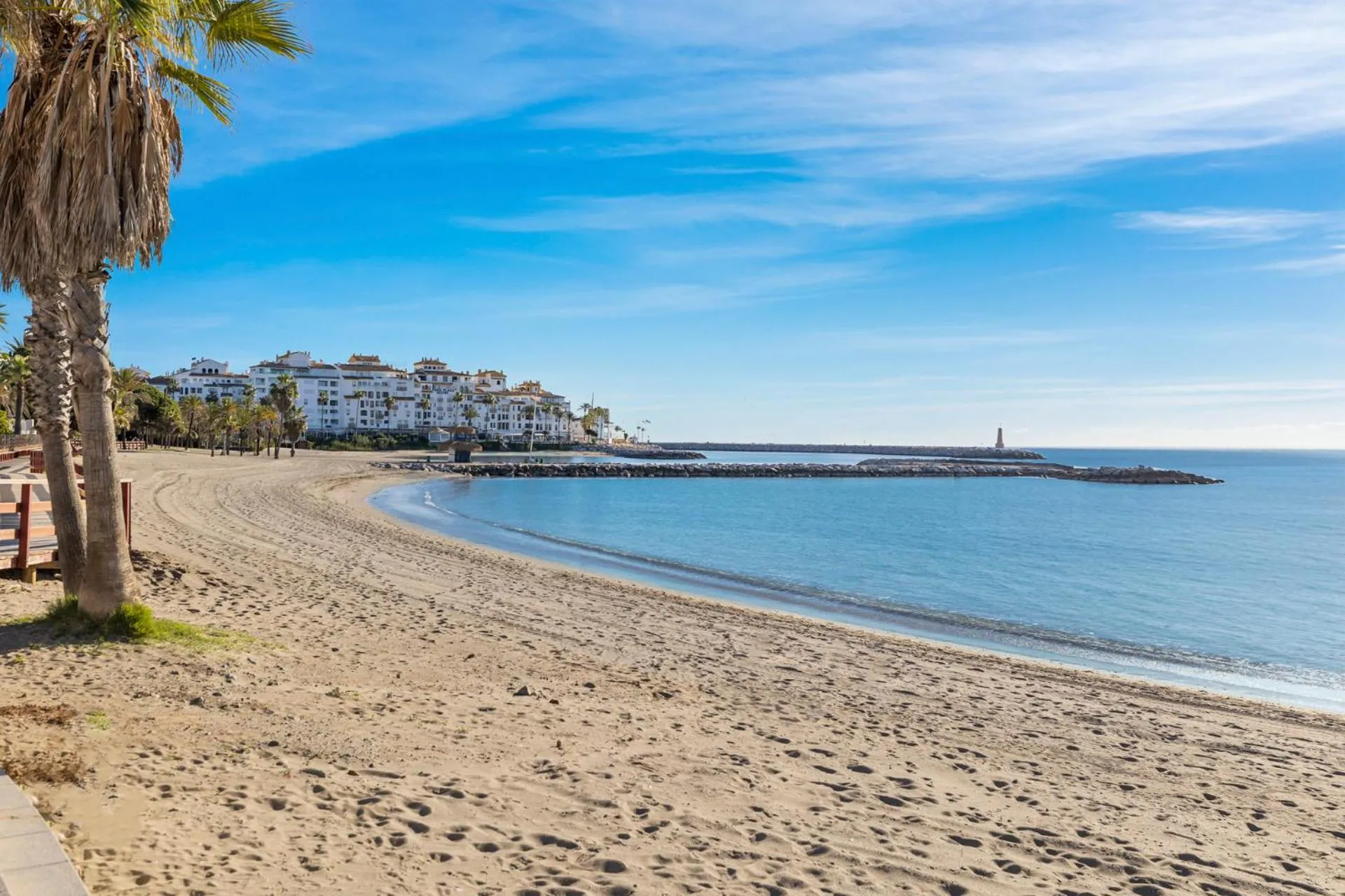 Beach in Apartamento de 2 dormitorios en Las Gaviotas - Puerto Banús