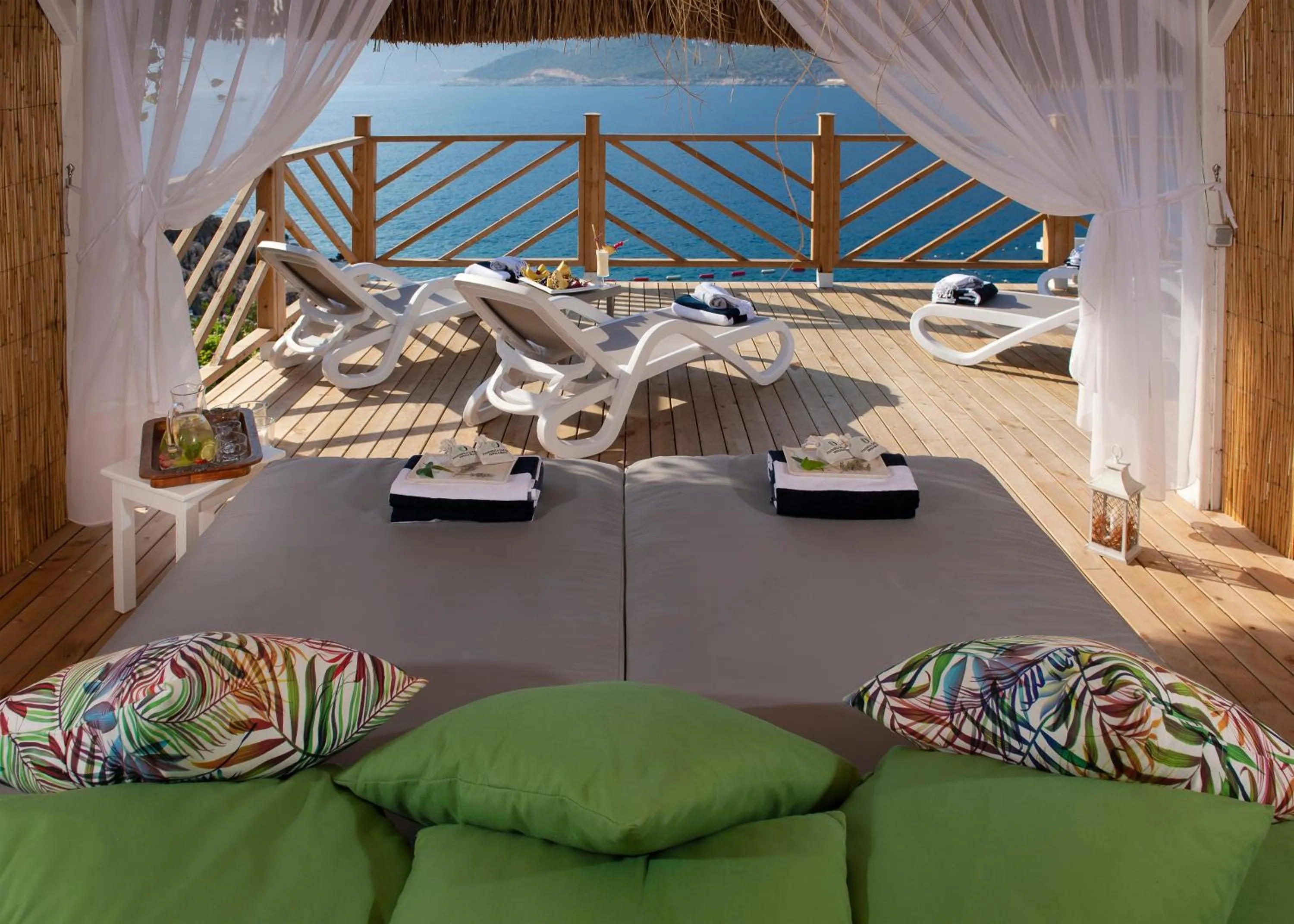 Patio in Peninsula Gardens Hotel