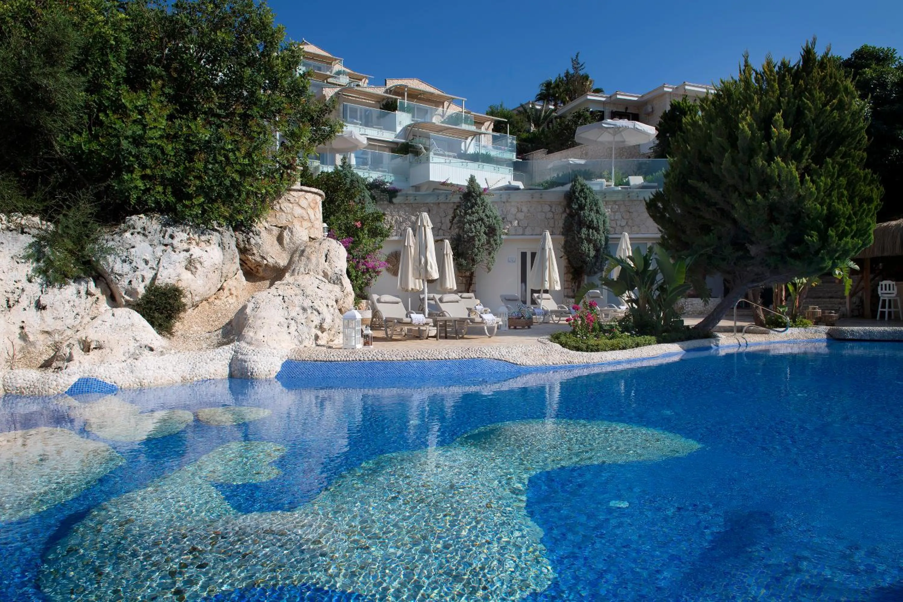 Swimming pool in Peninsula Gardens Hotel