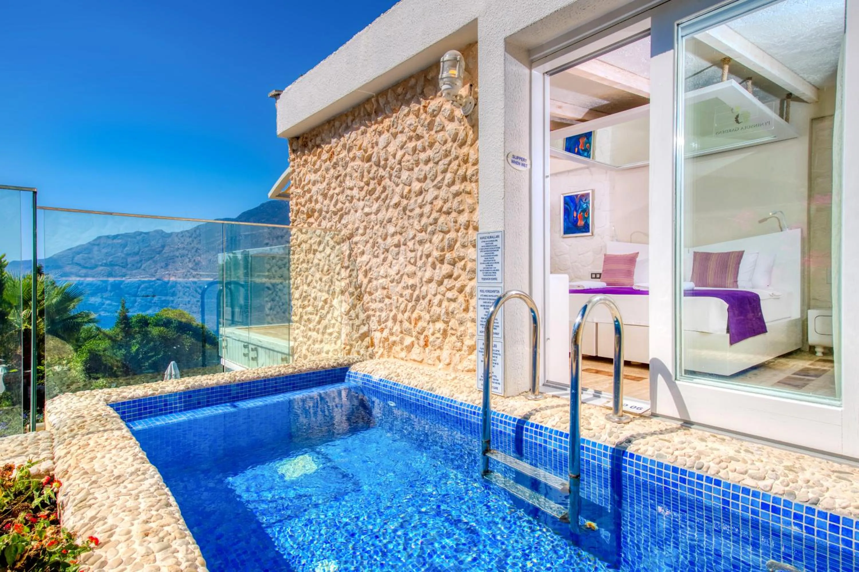 Patio in Peninsula Gardens Hotel