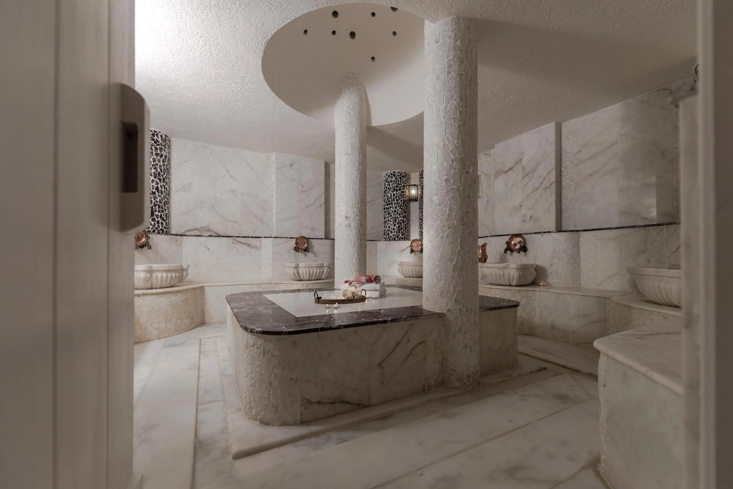 Spa and wellness centre/facilities in Peninsula Gardens Hotel