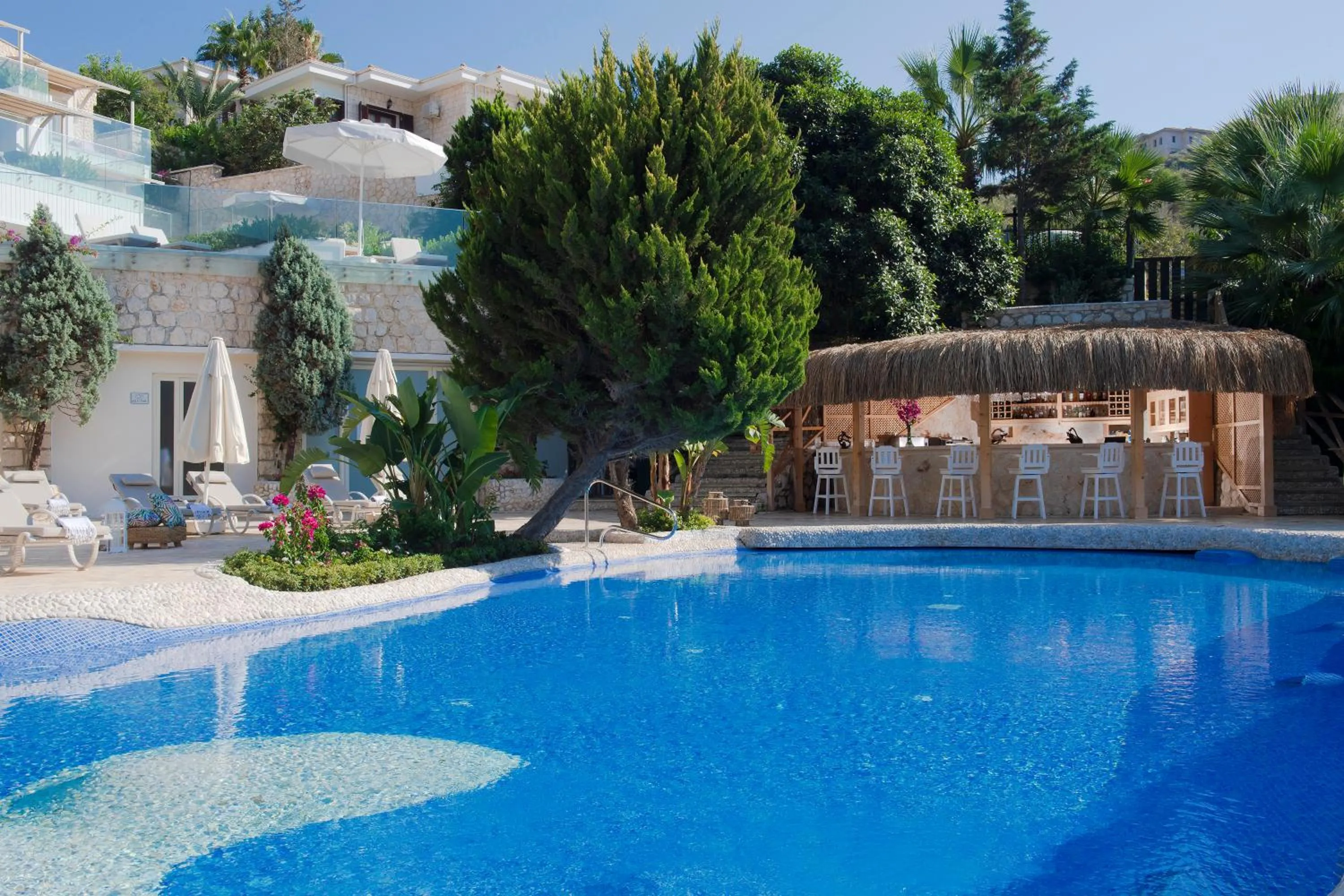 Swimming pool in Peninsula Gardens Hotel
