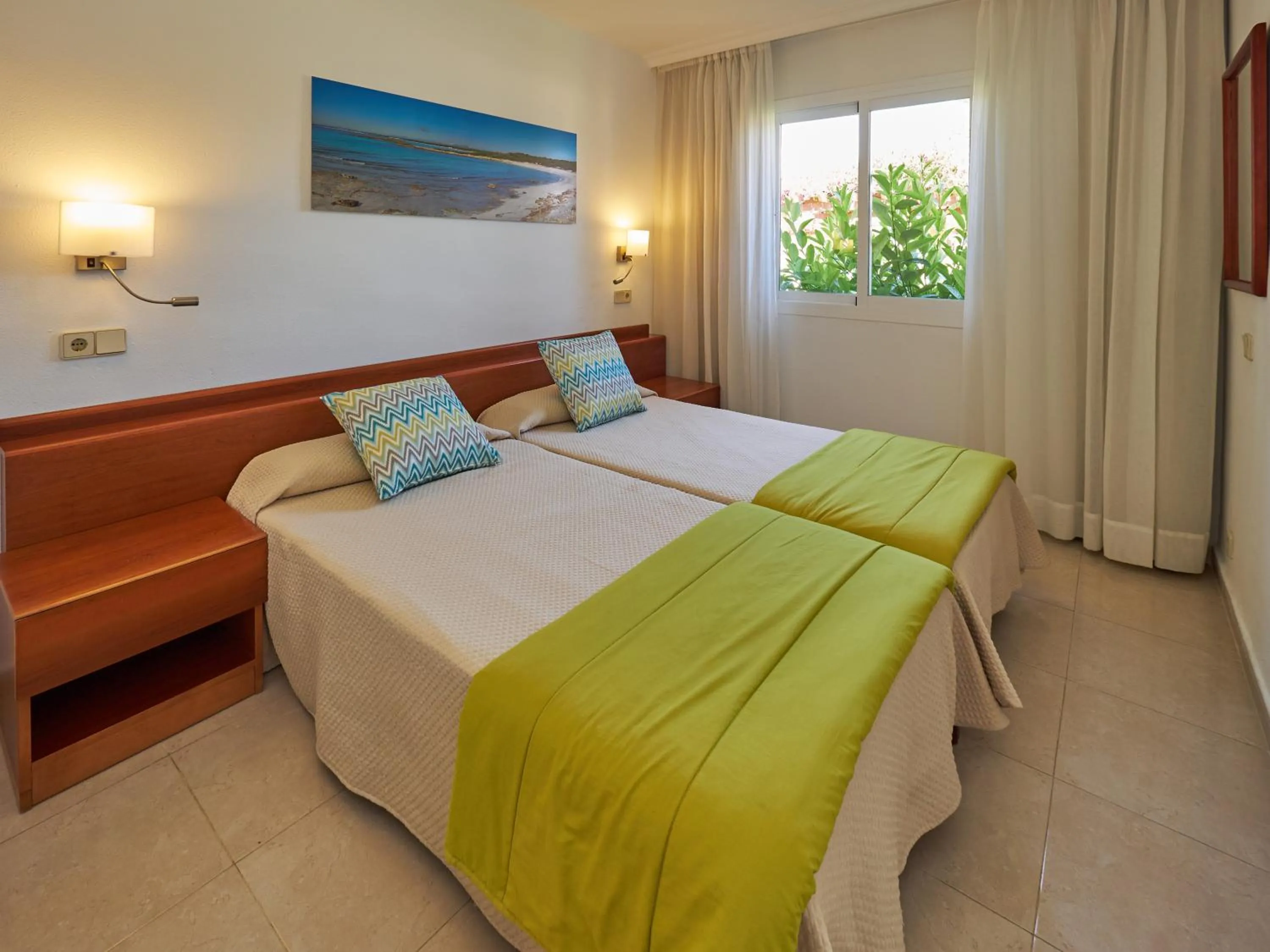 Bedroom, Bed in Aparthotel Ciudad Laurel