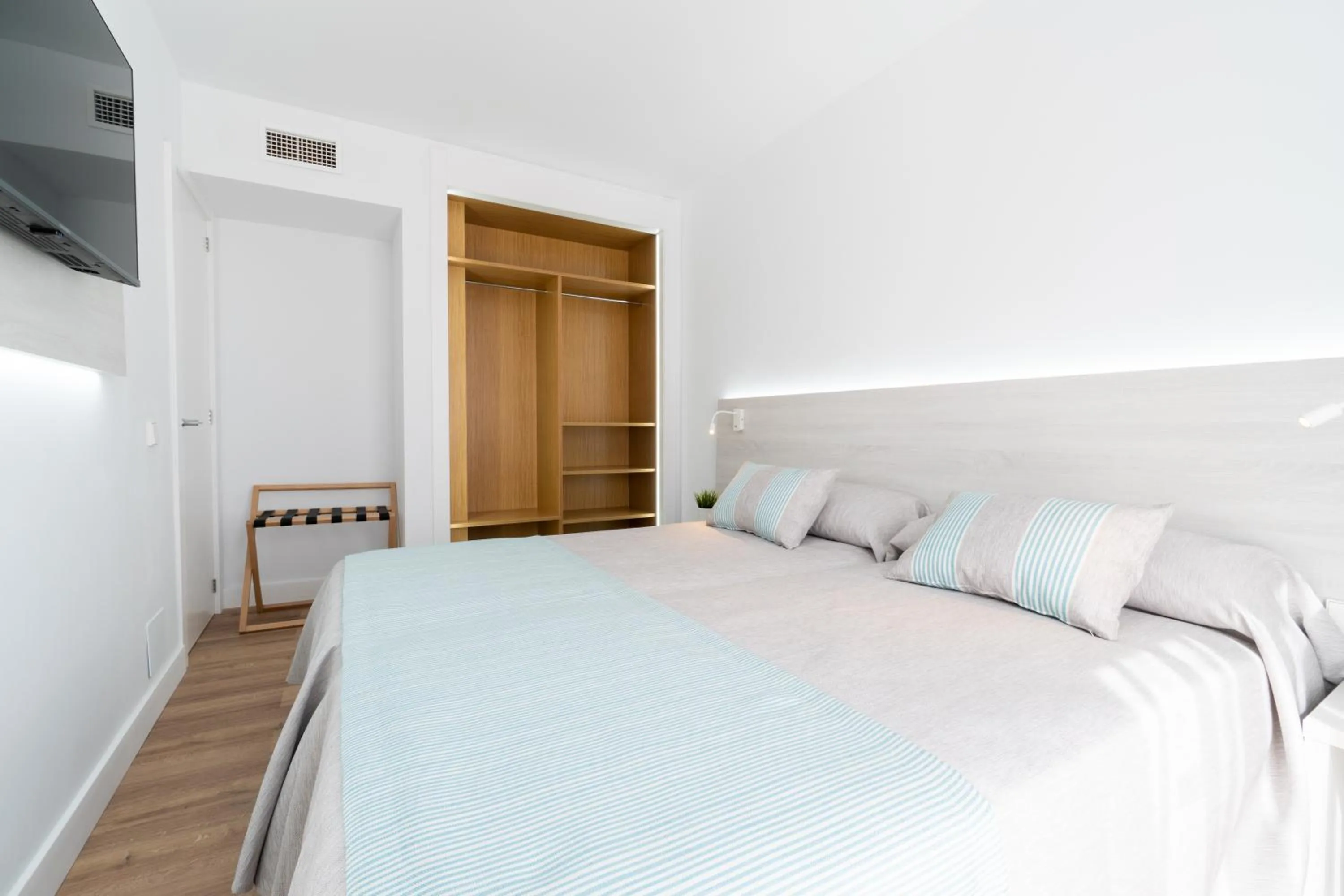 Bedroom, Bed in Aparthotel Ciudad Laurel